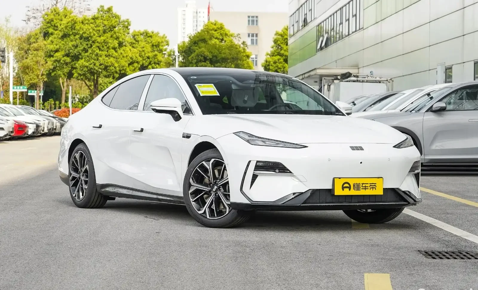 Geely Galaxy E8, 2025