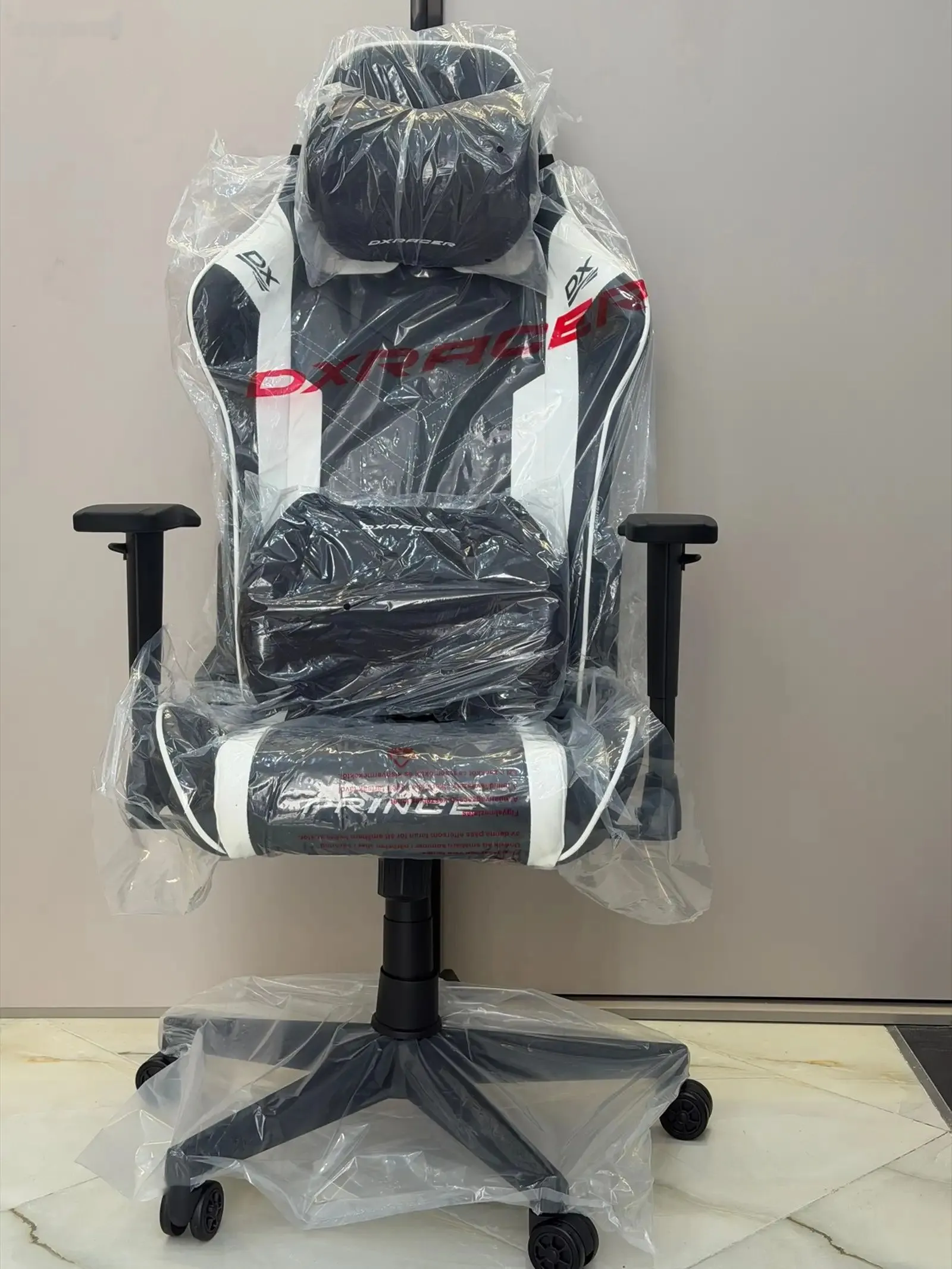 Игровое кресло DXracer prince