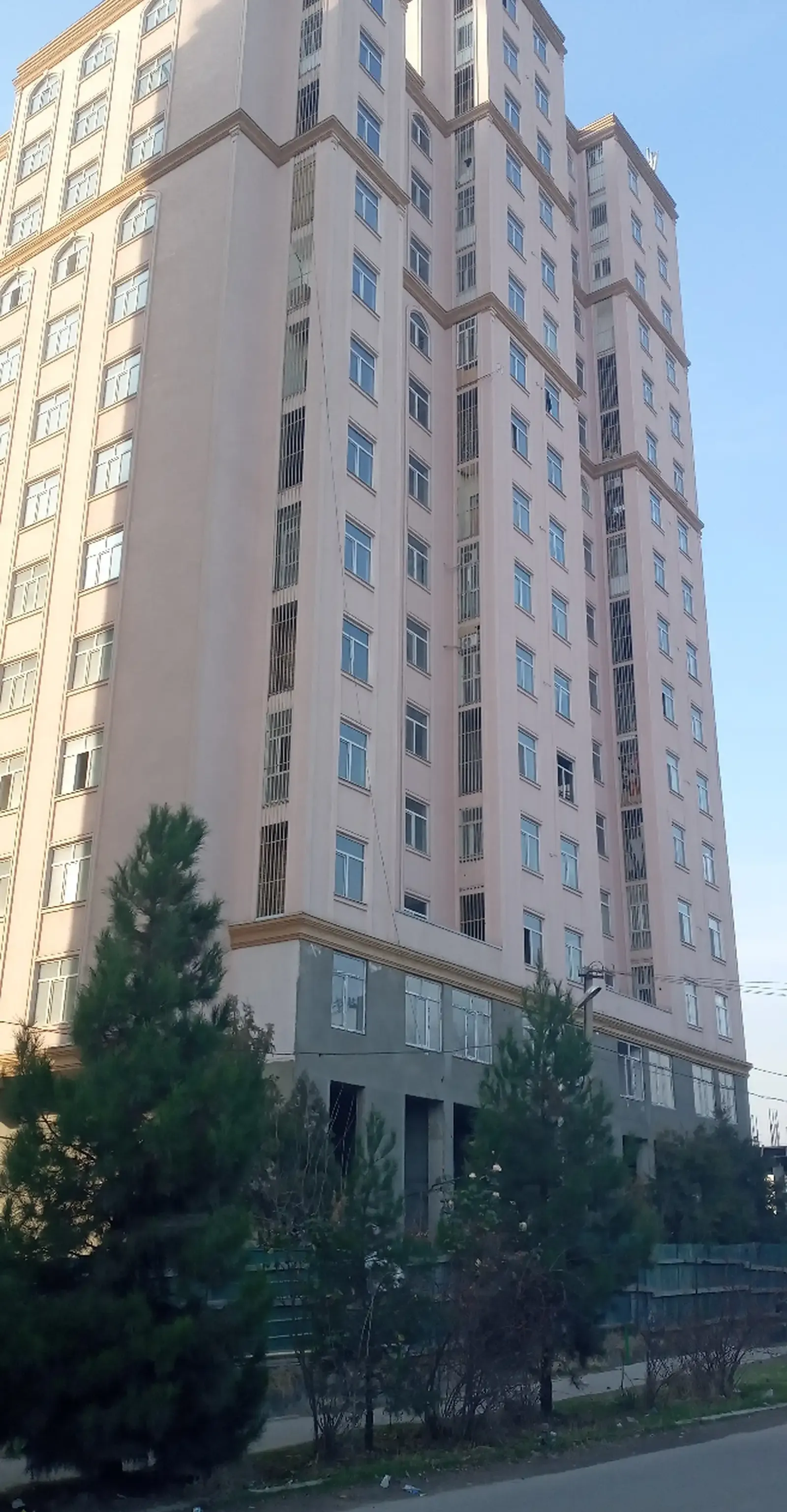 Помещение под магазин / салон, 98м², Донишгохи Тичорати Диагностика