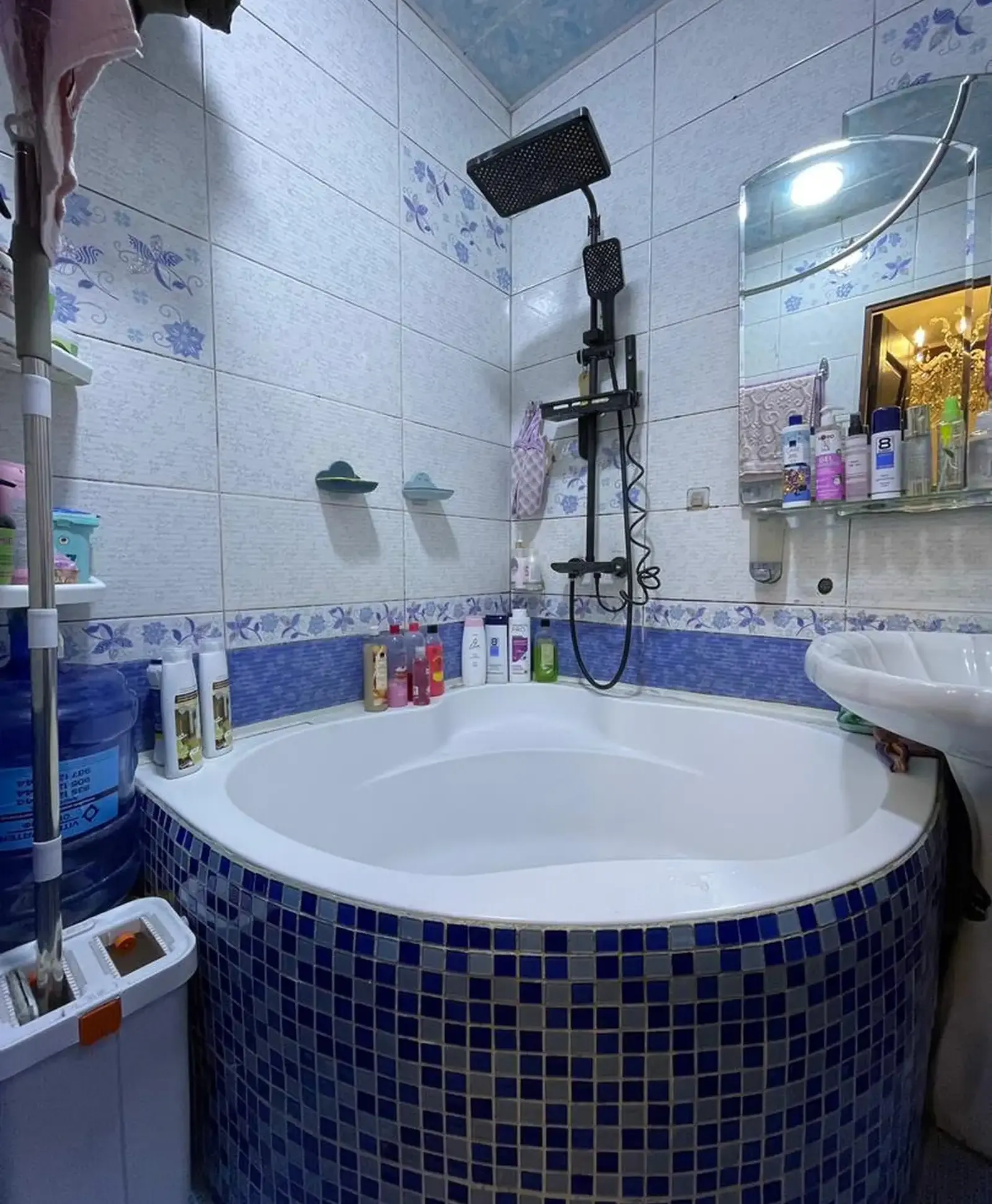 4-комн. квартира, 3 этаж, 90 м², Цирк, Профсоюз