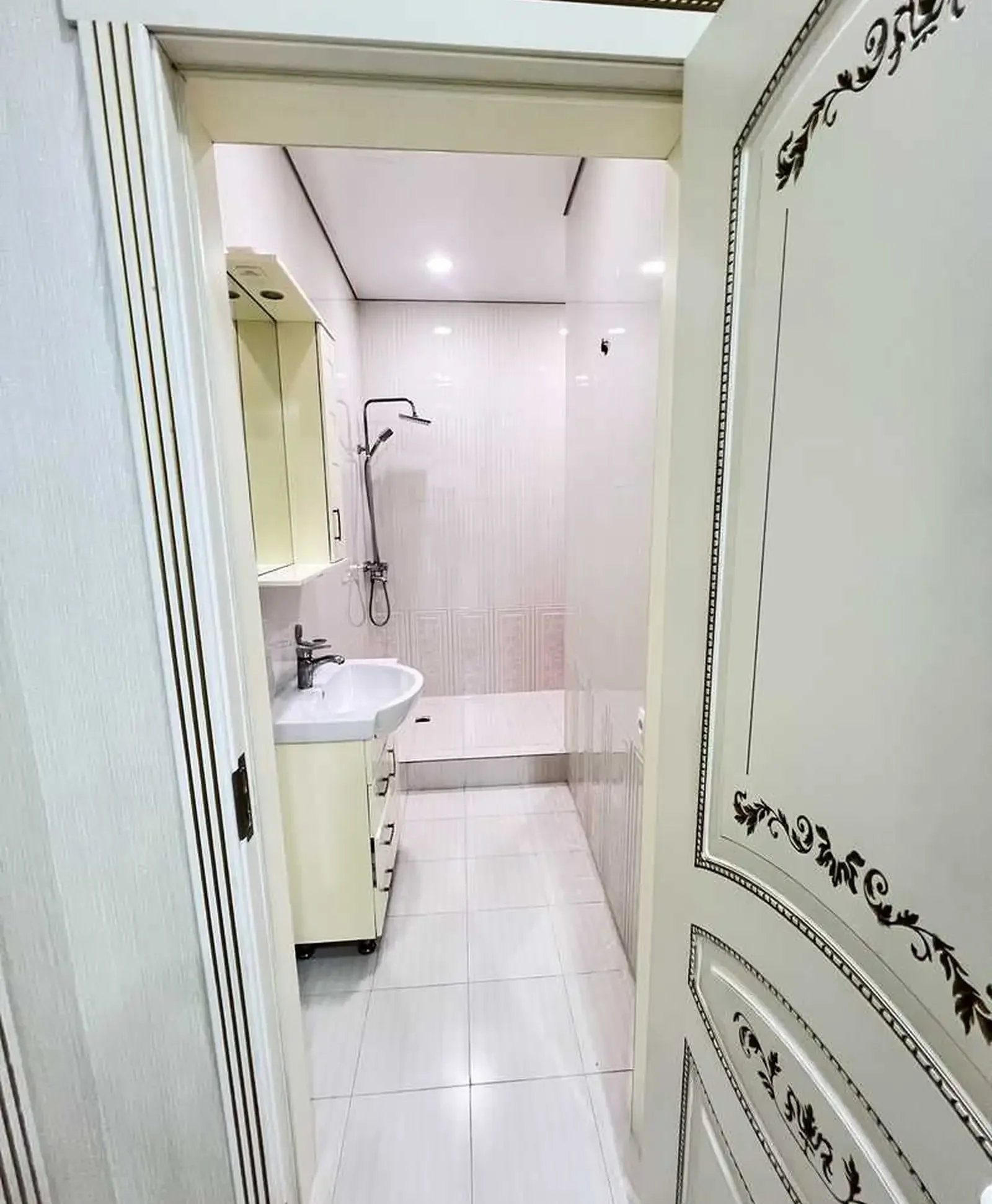 3-комн. квартира, 8 этаж, 160м², Сино 82 мкр