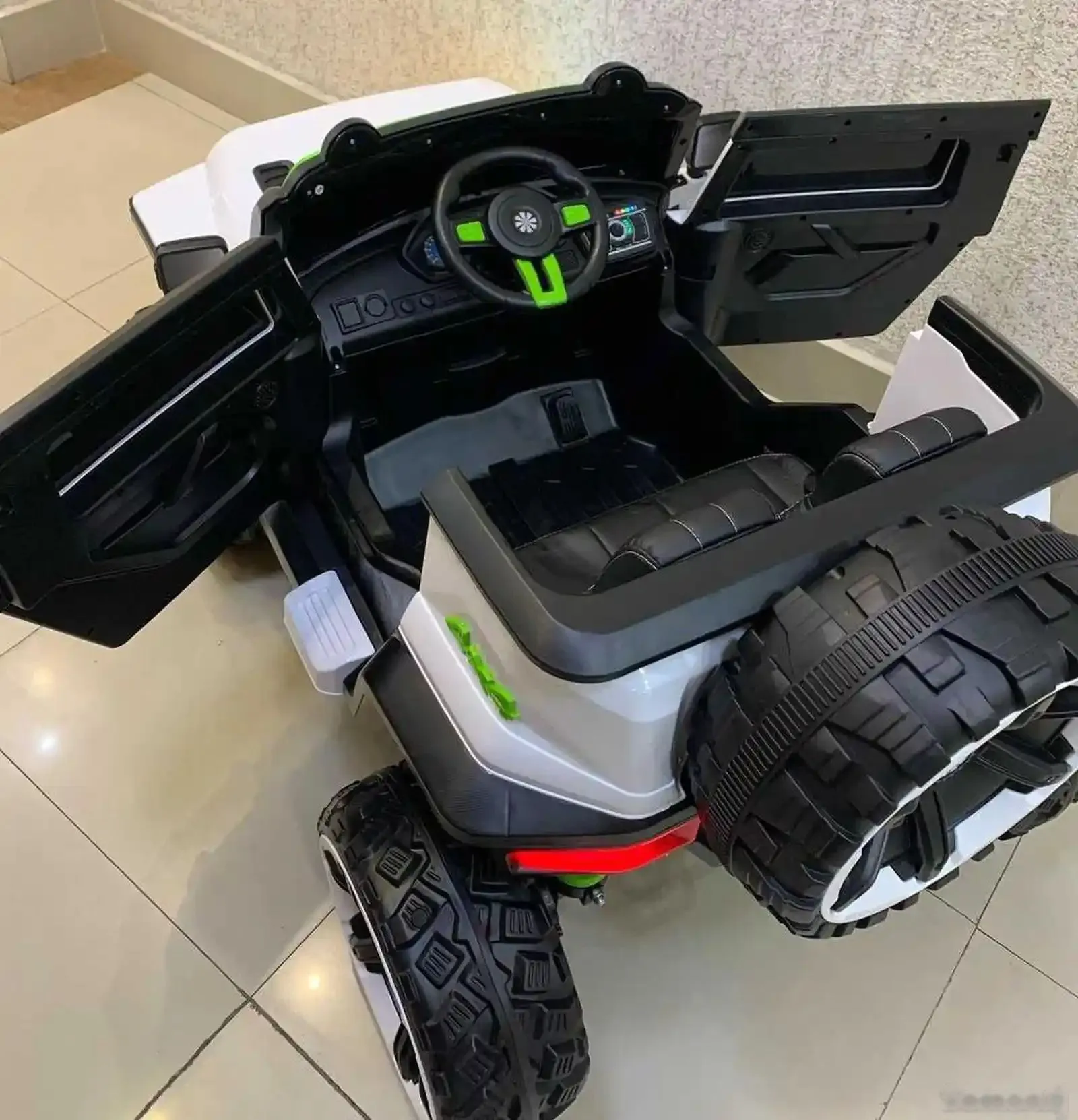 Детский электромобиль