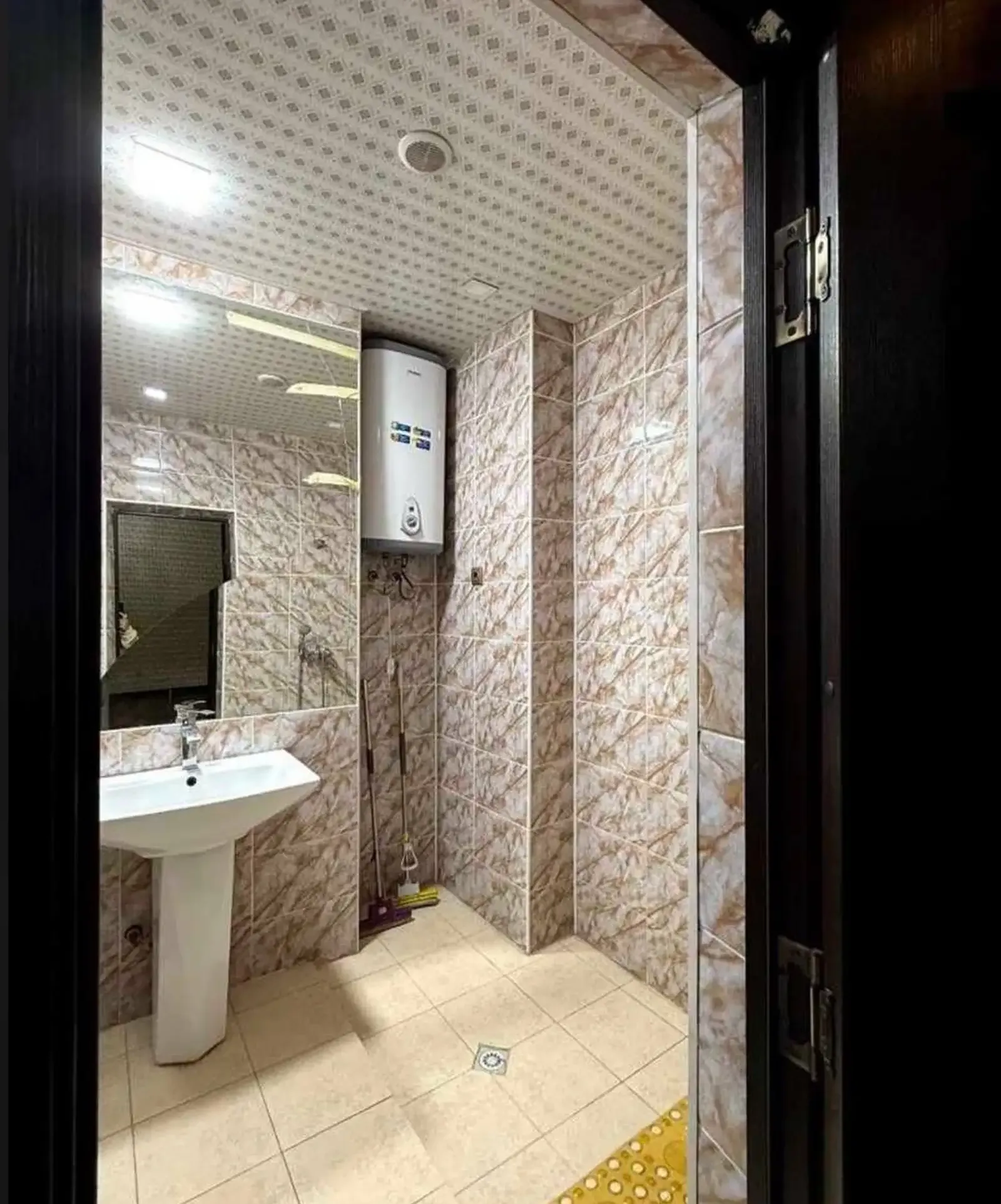 4-комн. квартира, 2 этаж, 100м², Сино
