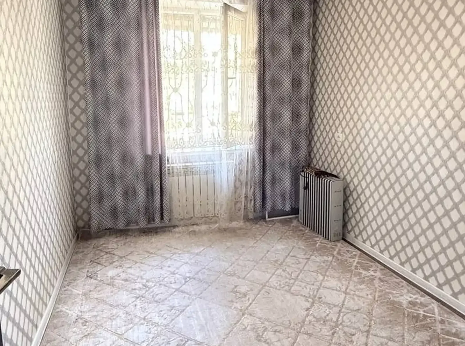 3-комн. квартира, 1 этаж, 76 м², Сино 103мкр Сияриен