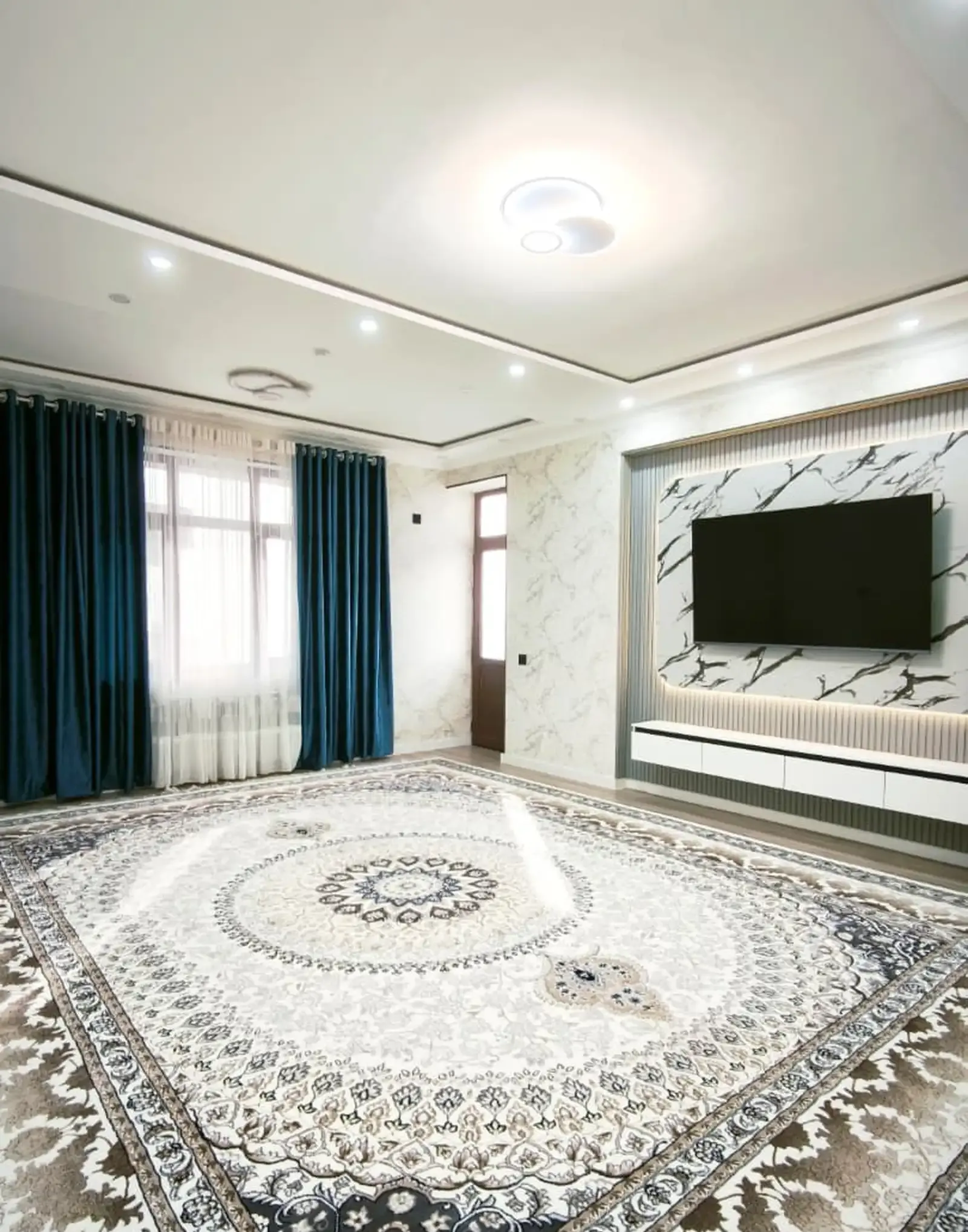 2-комн. квартира, 14 этаж, 96 м², Ҳукумати Шохмансур, на против ''Зирбак''