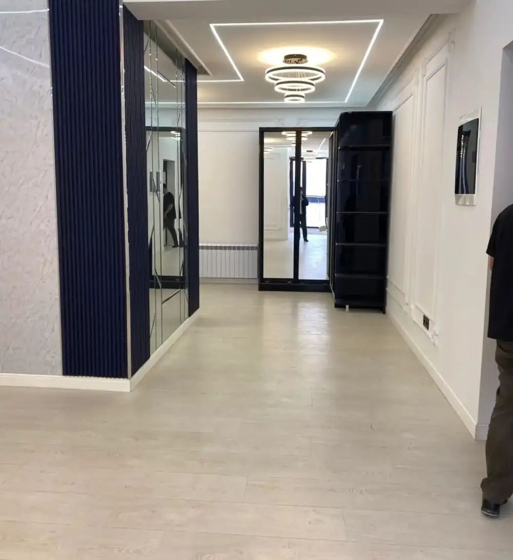 4-комн. квартира, 13 этаж, 230 м², Сино 102 мкр, доми Пайкар