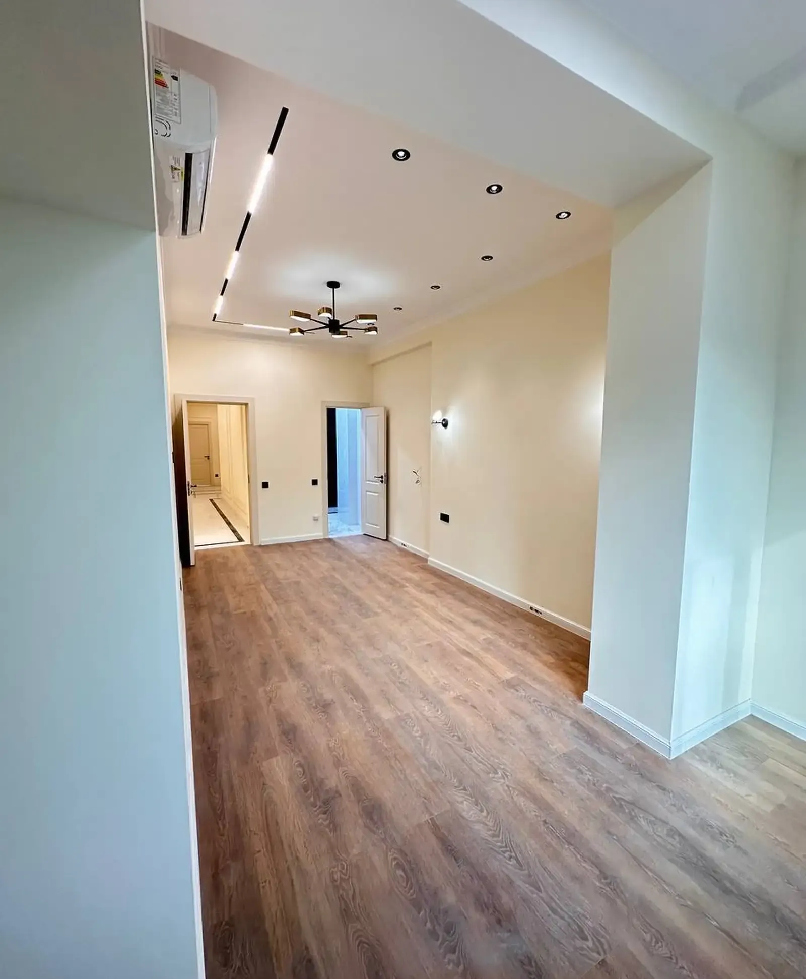 5-комн. квартира, 3 этаж, 170 м², Сомони, славянский