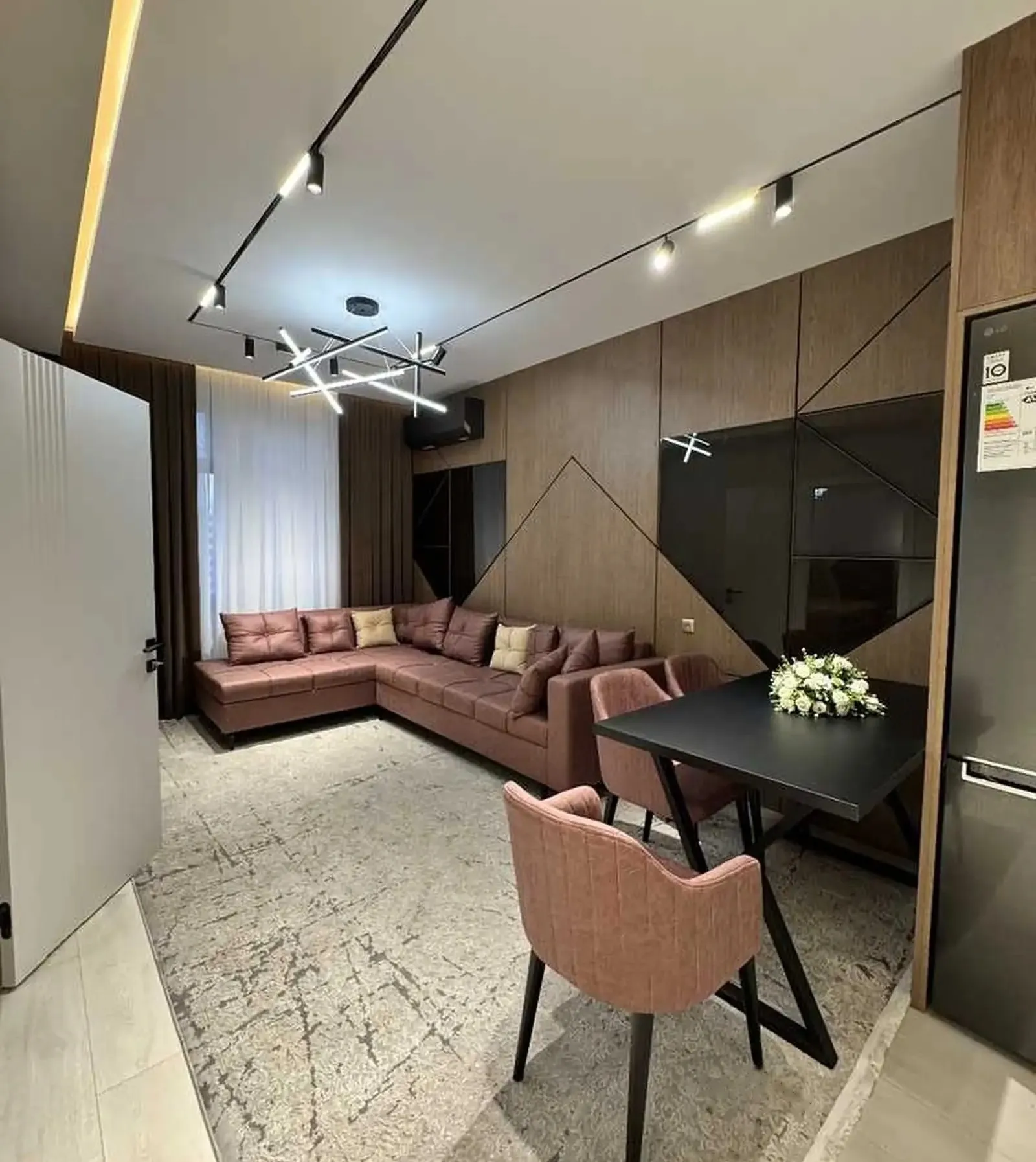 2-комн. квартира, 10 этаж, 63м², 2 роддом