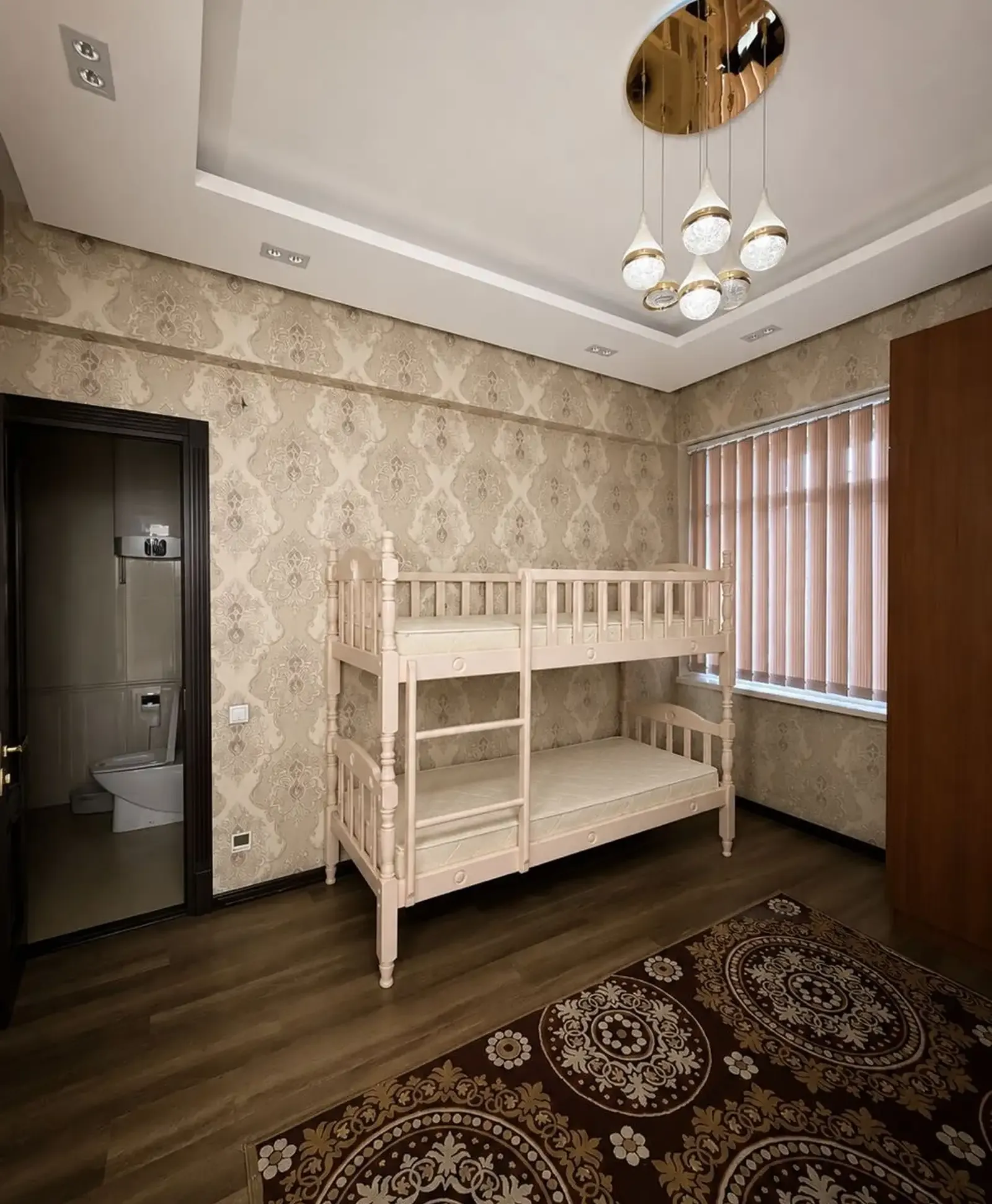 4-комн. квартира, 3 этаж, 134 м², над ТЦ «Саодат»