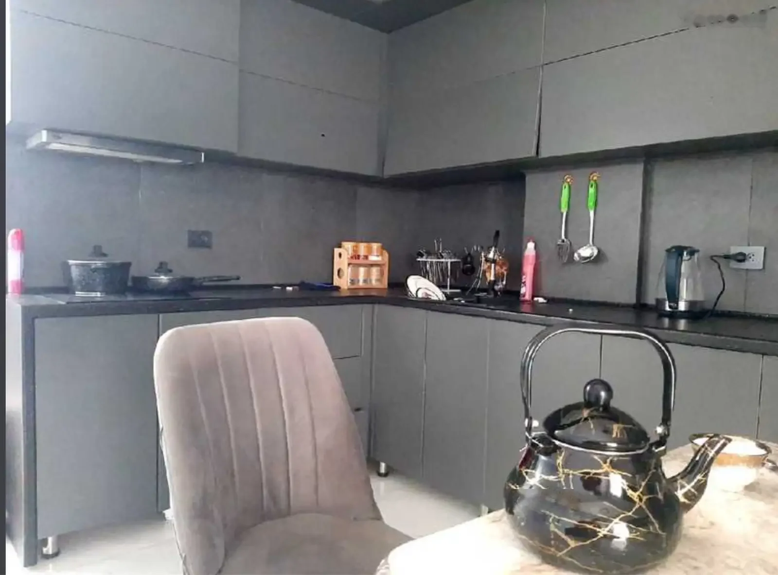 3-к квартира, 9 этаж, 80 м², Аэропорт