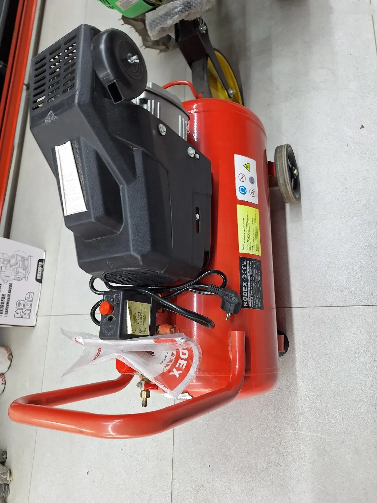 Компрессор 24л. Rodex