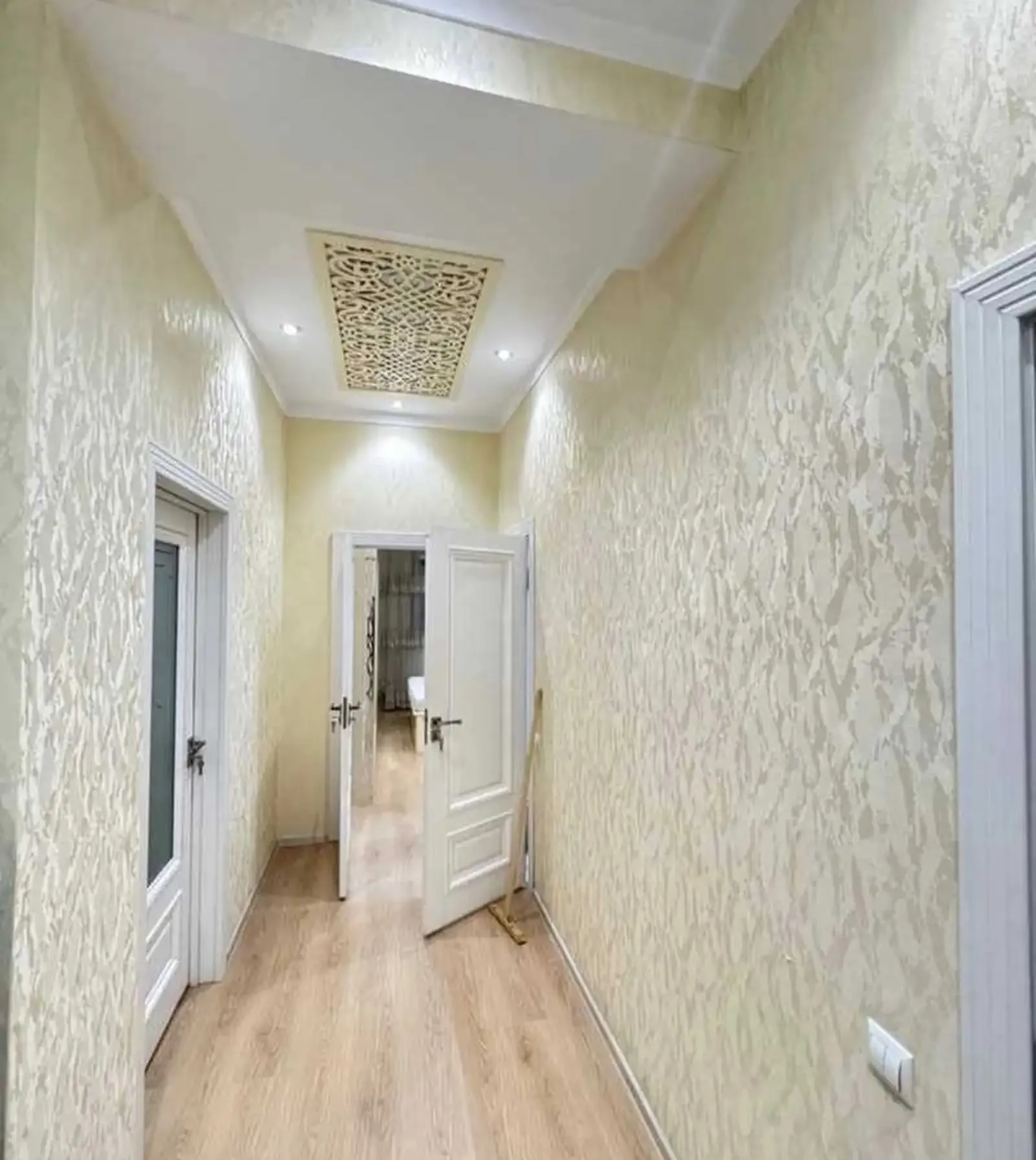 3-комн. квартира, 2 этаж, 105м², Сино