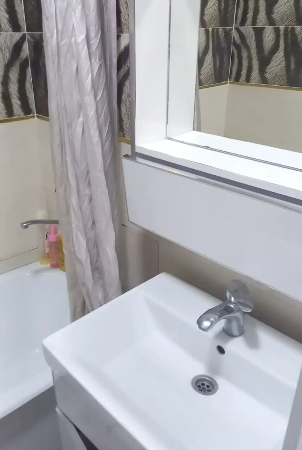 2-комн. квартира, 6 этаж, 60м², Шохмансур на против Скорий доми Айни 51 супермаркет Релакс