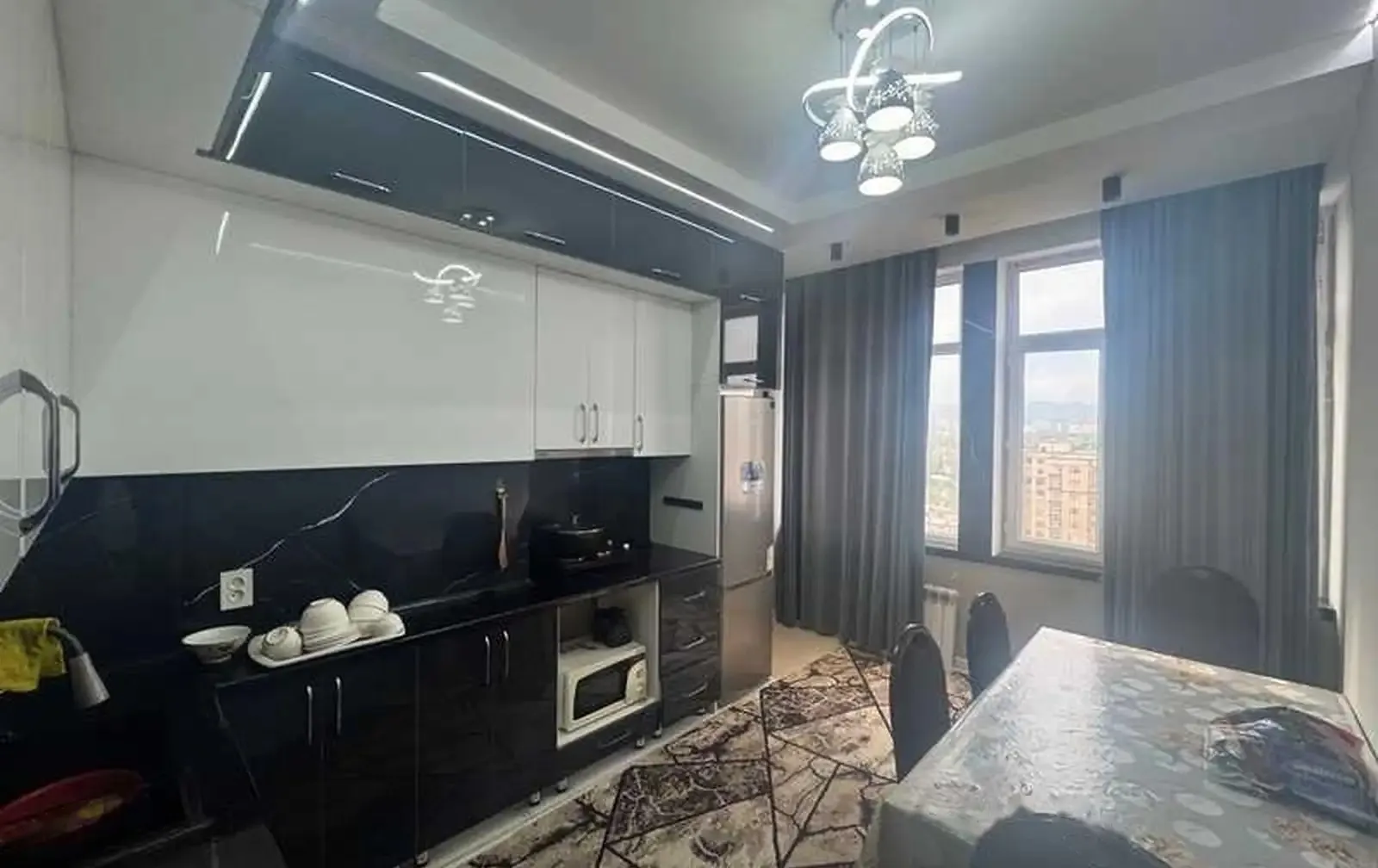 2-комн. квартира, 14 этаж, 70м², Фирдавси