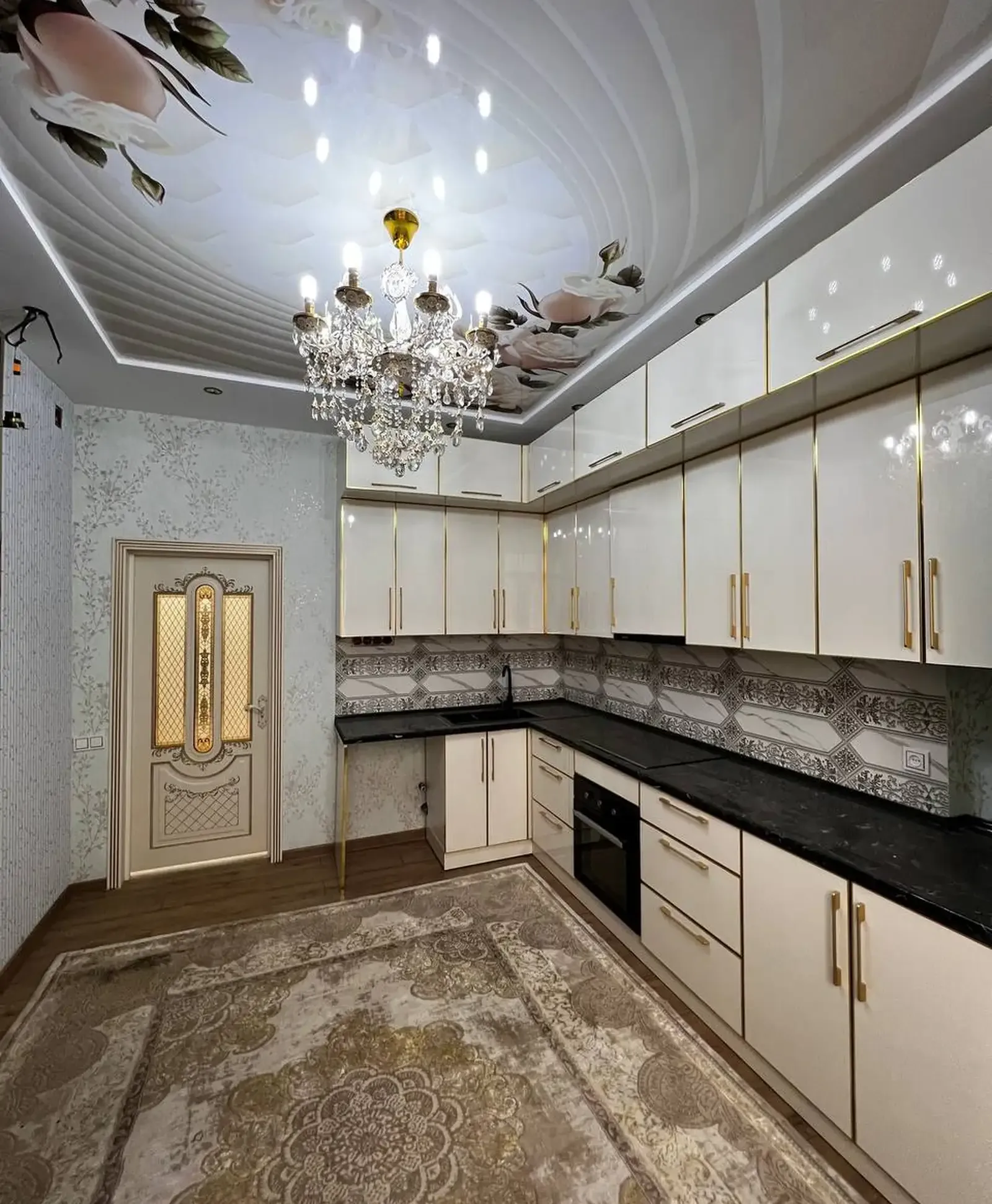3-комн. квартира, 18 этаж, 107 м², Шохмансур