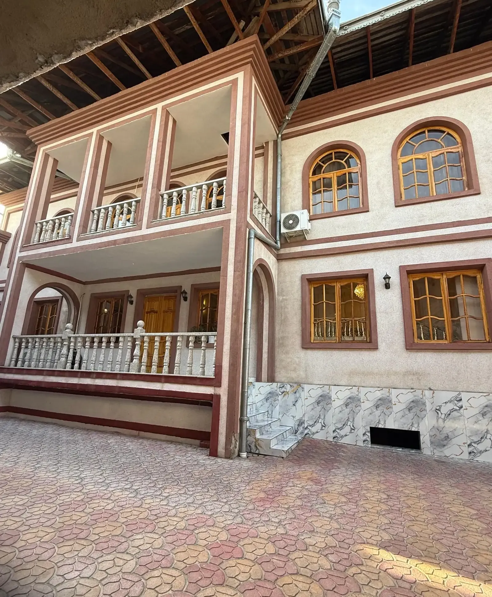 2-этажный, 9 комнатный дом, 350 м², Сизо, Музей М. Турсунзода