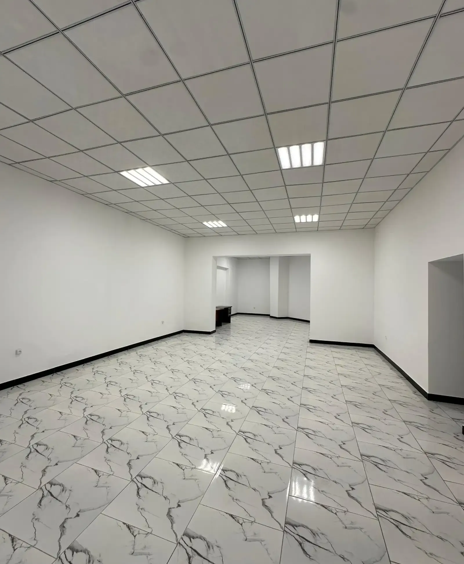 Помещение под свободное назначение, 200м², Перекрёсток Суд Шохмансур Дом Зирбак