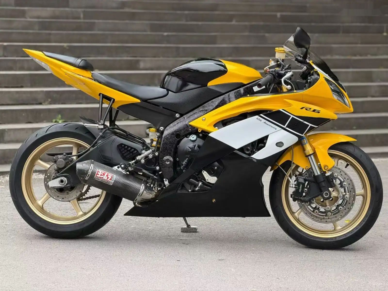 Мотоцикл YAMAHA R
