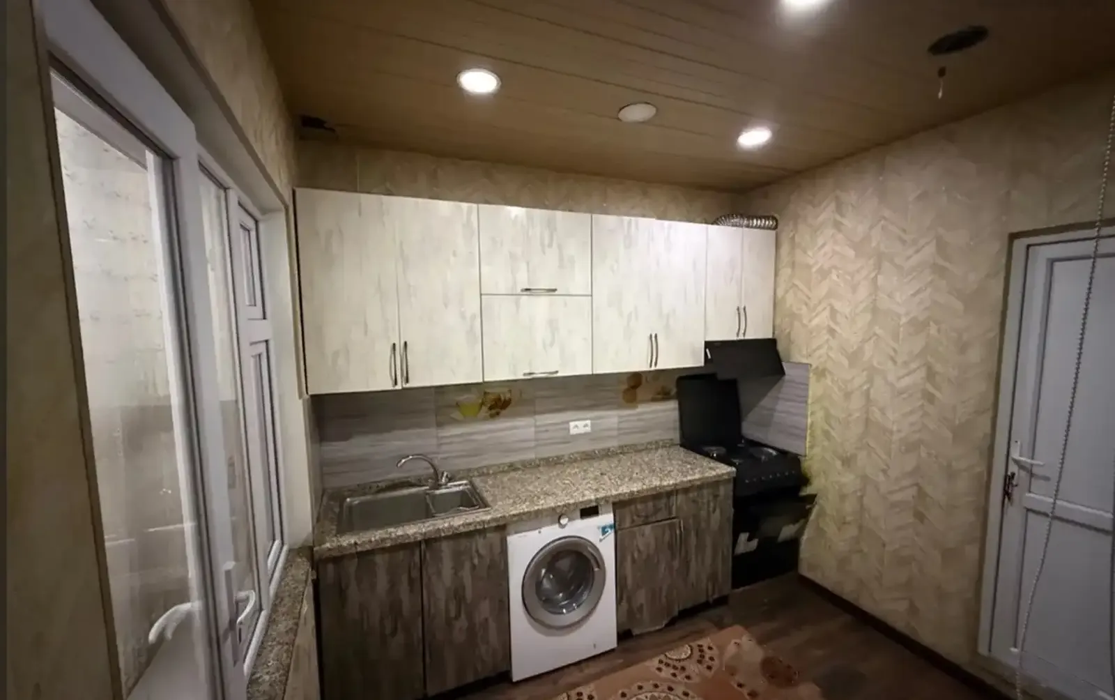 4-комн. квартира, 2 этаж, 80м², сино