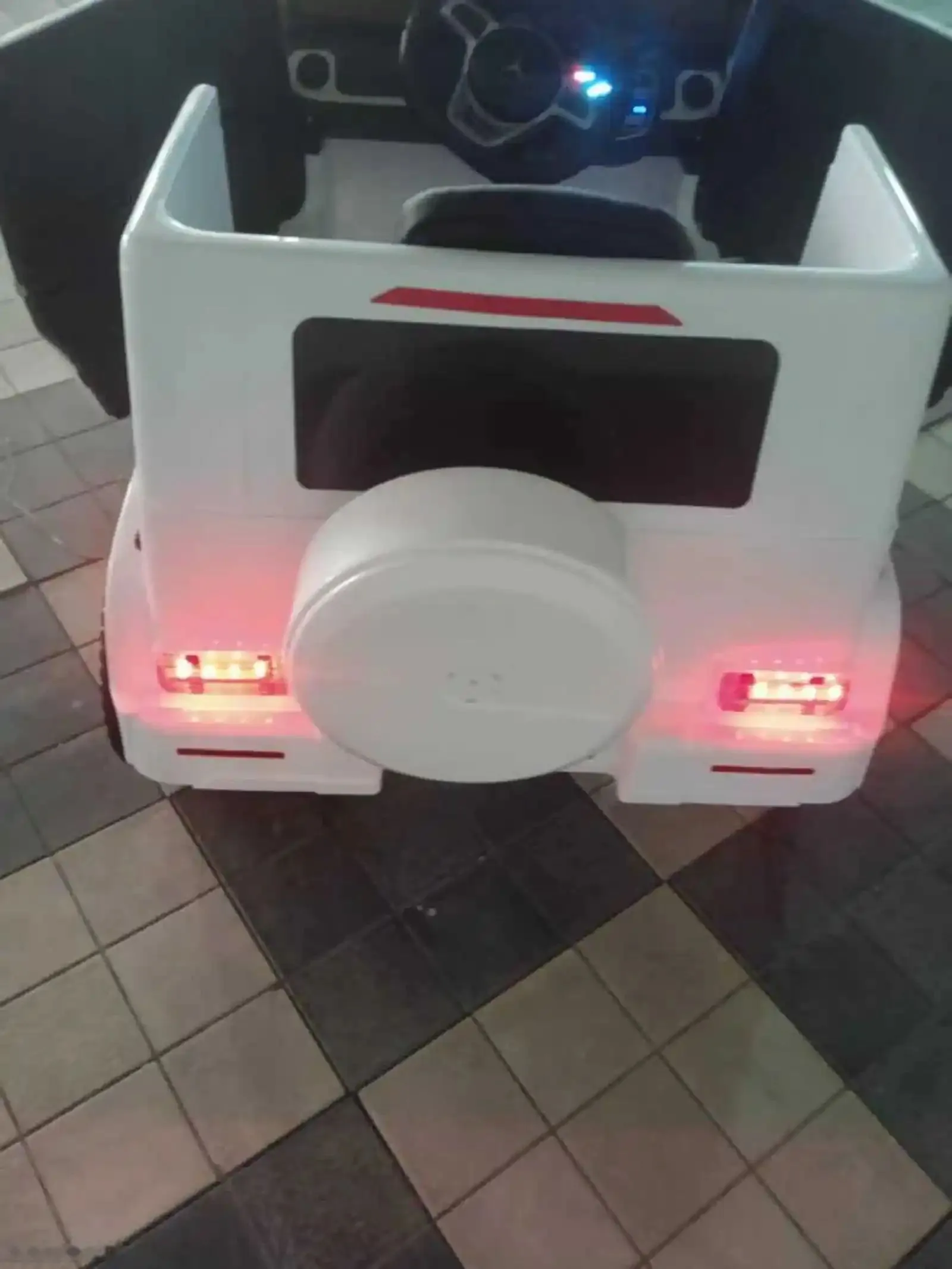 Детский электромобиль