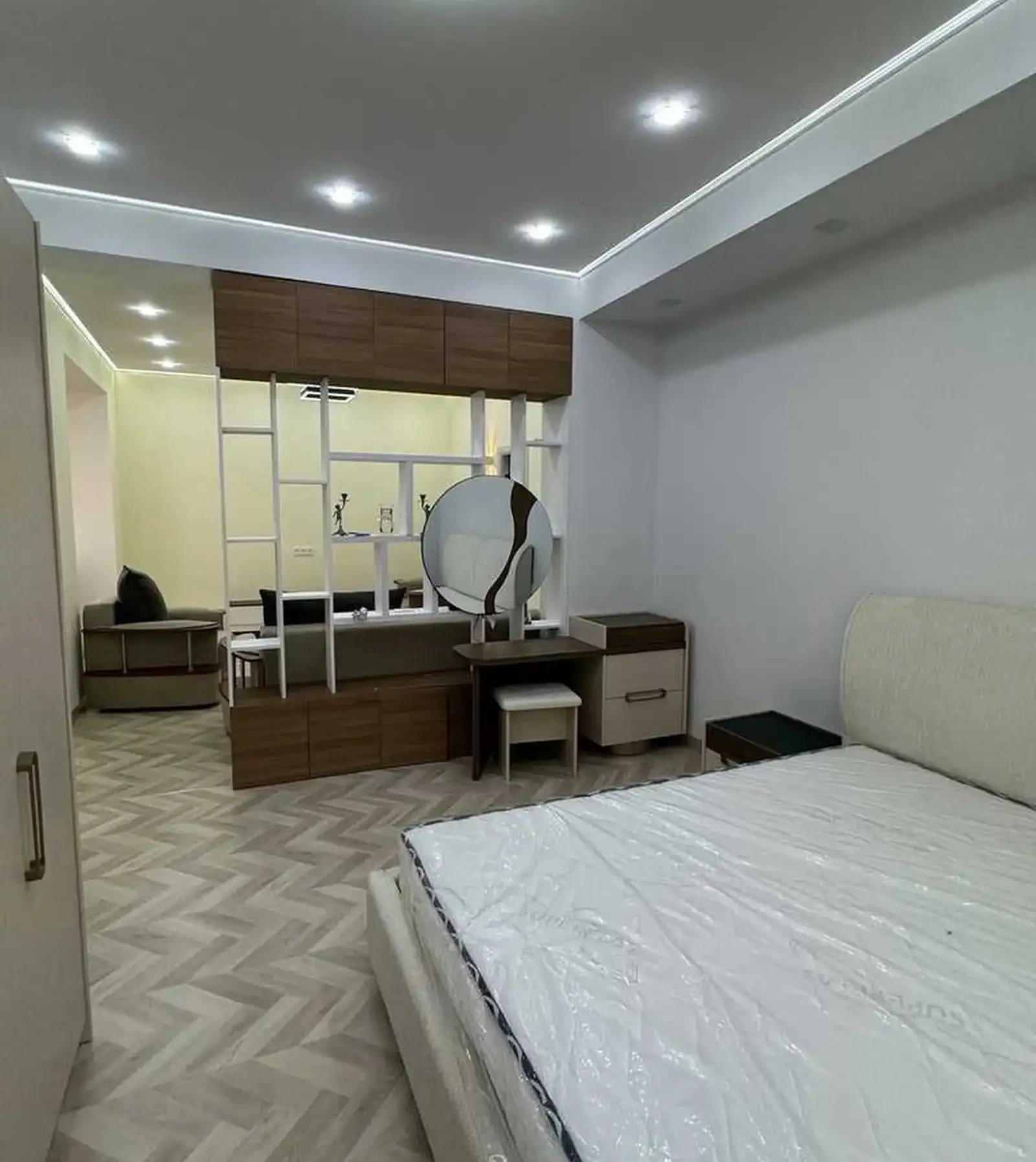 4-комн. квартира, 12 этаж, 145м², Славянский Университет пушкина Аптекаи