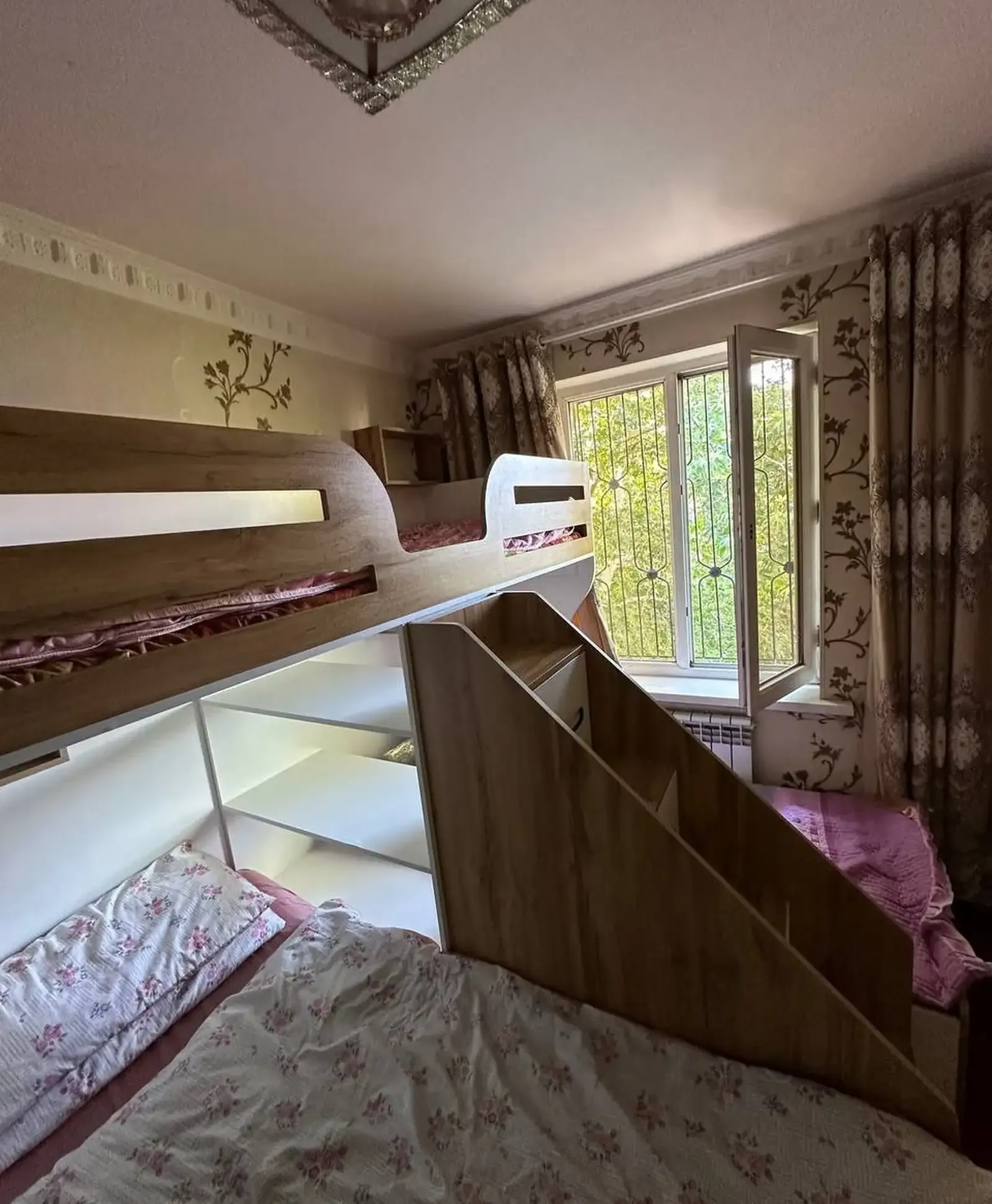 4-комн. квартира, 5 этаж, 75 м², Сино 102 Донишгохи Забонхо