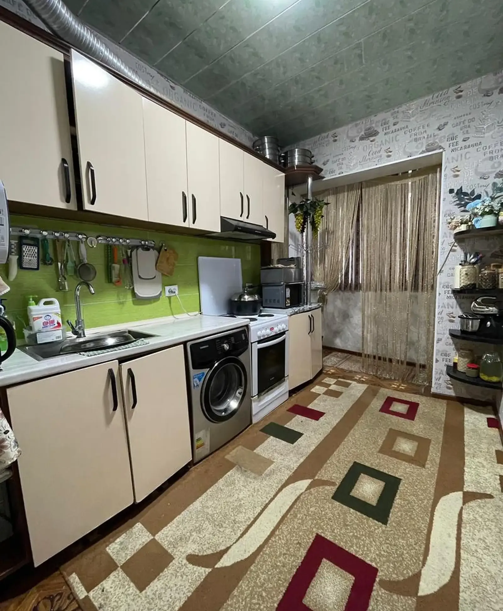 4-комн. квартира, 3 этаж, 90 м², Цирк, Профсоюз