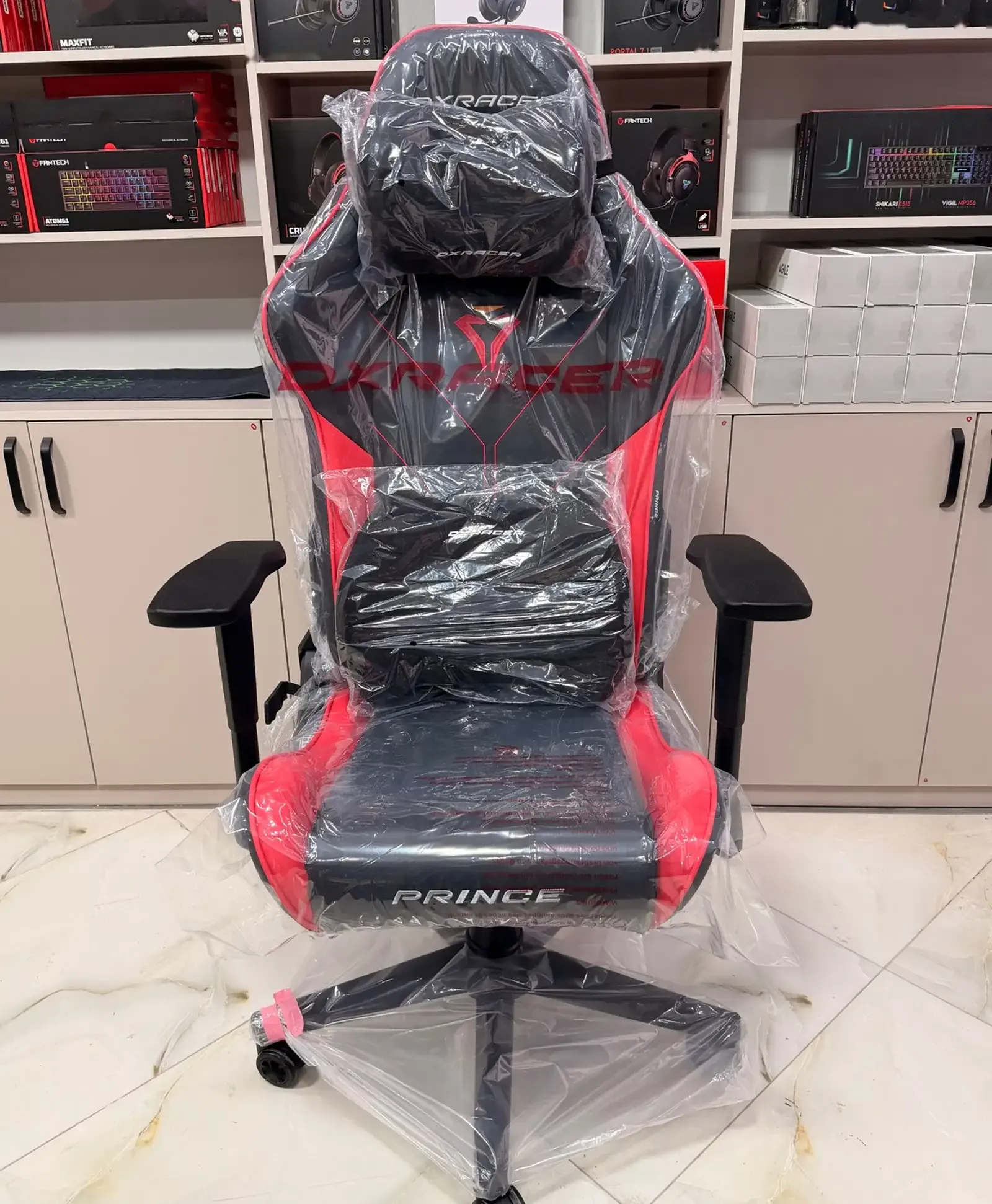 Игровое кресло DXRacer Prince Throne 2026 Black Red