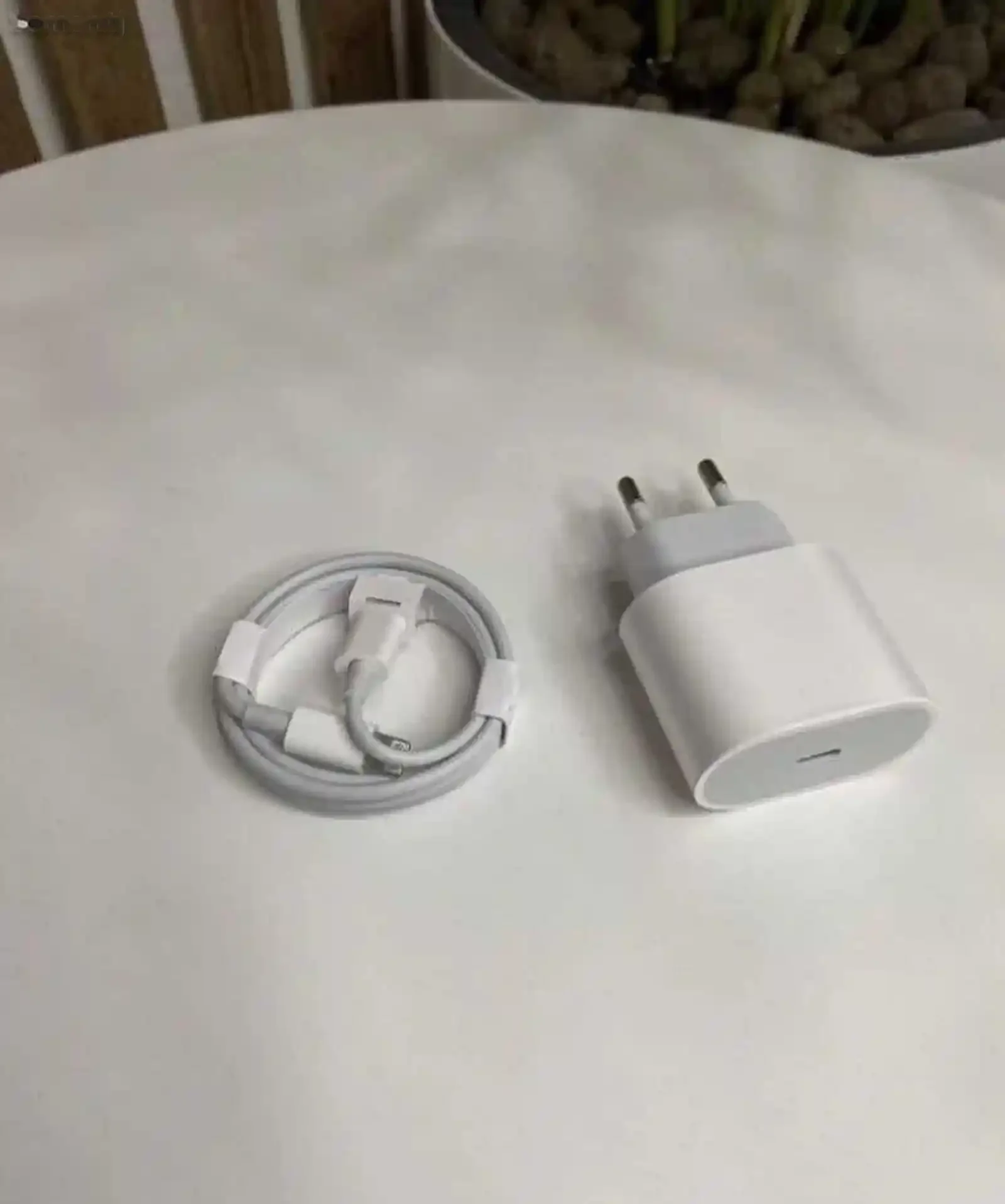 Зарядное устройство на iPhone 20w