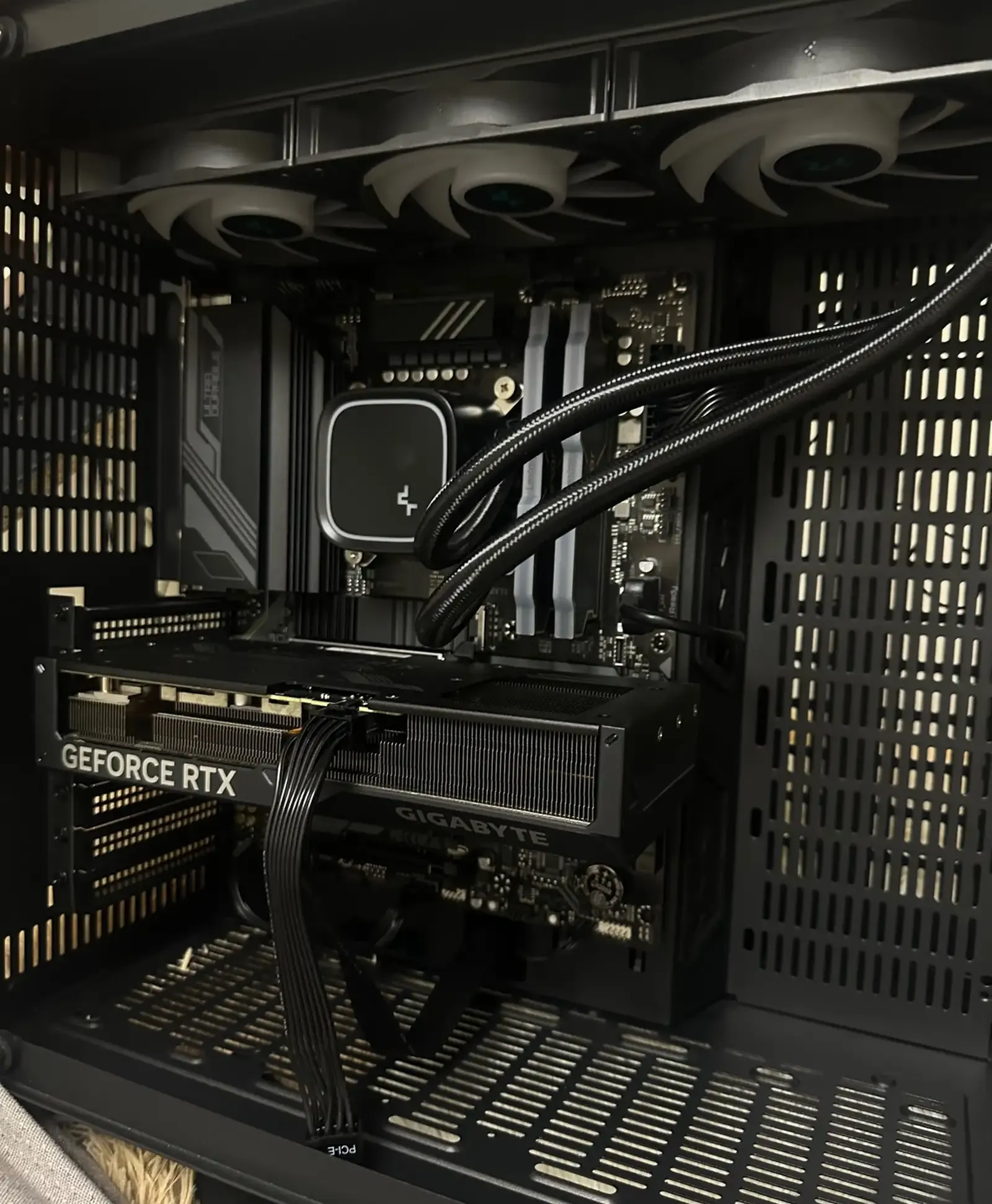 Игровой компьютер Core i7 14700KF RAM 32GB SSD 1TB RTX 4070 12GB GIGABYTE Z790
