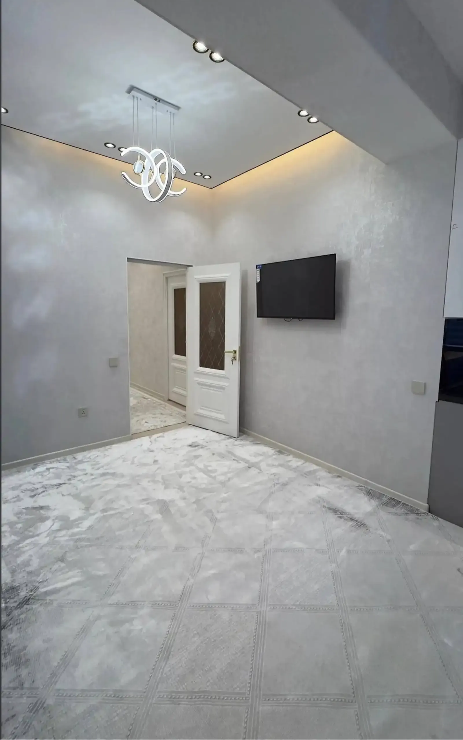 3-комн. квартира, 9 этаж, 70 м², Шохмансур - Пушти 4 дома, написано ресторан ок