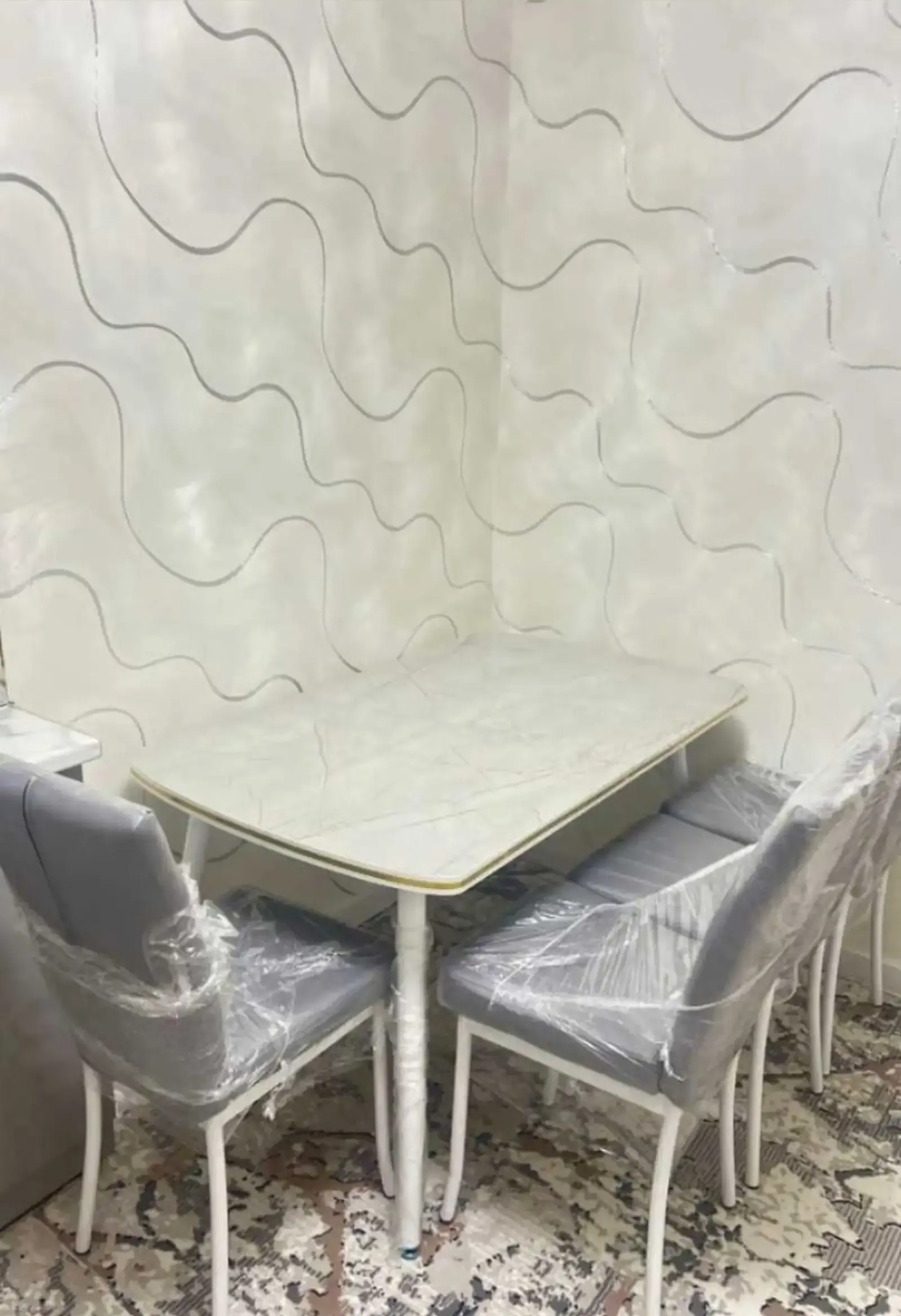 Стол со стульями