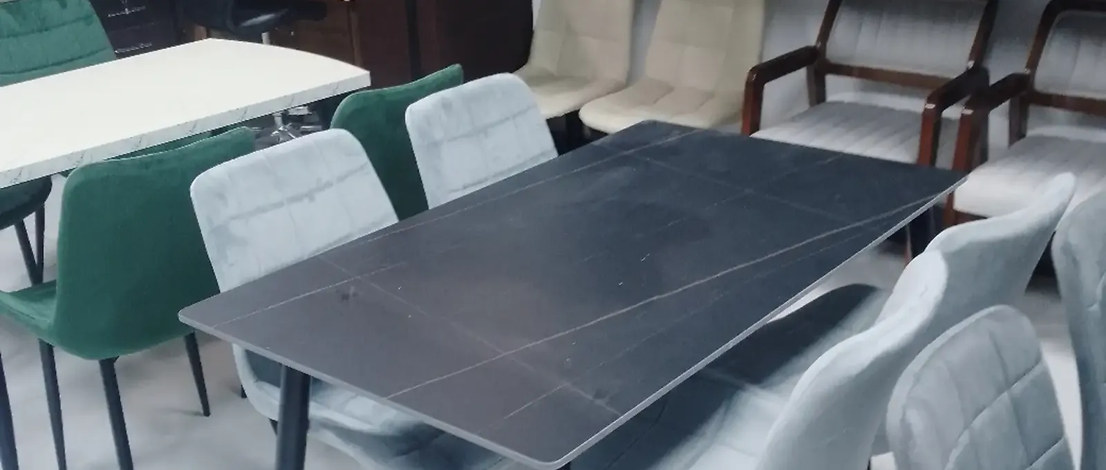 Стол и стулья