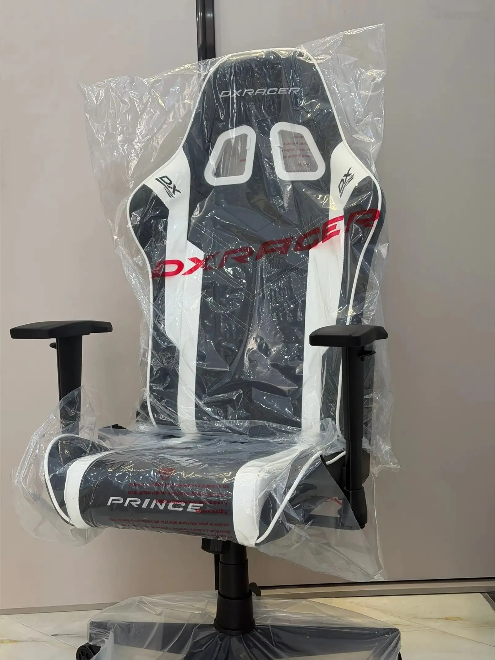 Игровое кресло DXracer prince