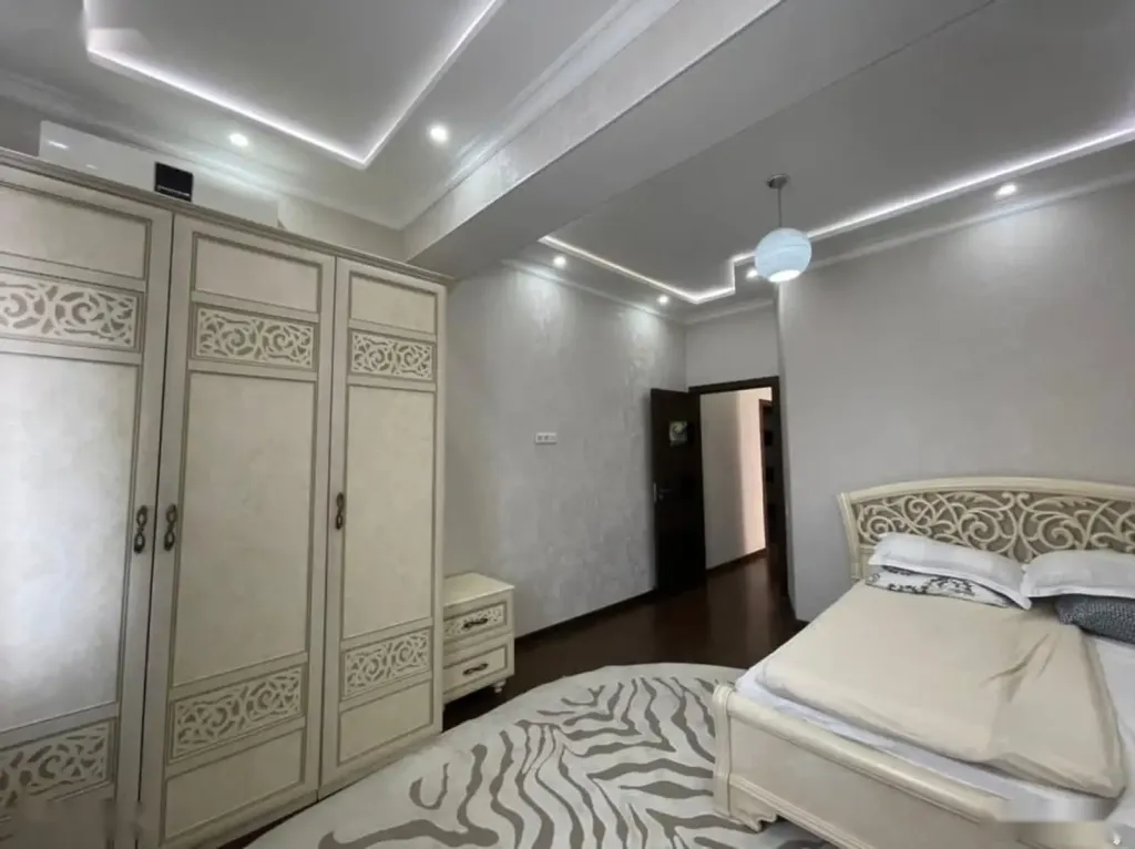 3-комн. квартира, 10 этаж, 107м², И. Сомони
