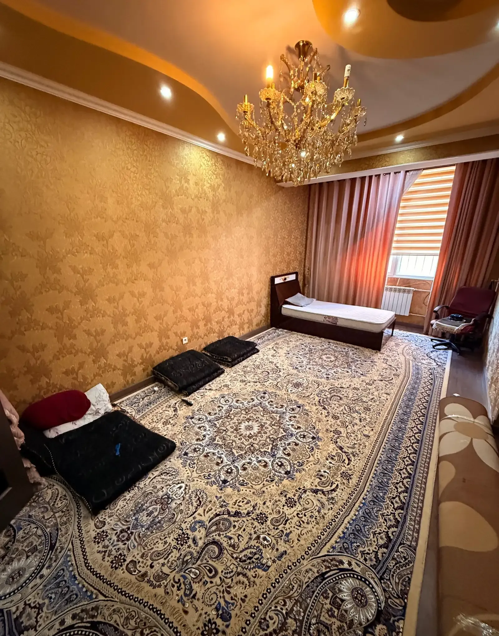 3-комн. квартира, 5 этаж, 97 м², ресторан Гулдаста, 92мкр, кафе Суман