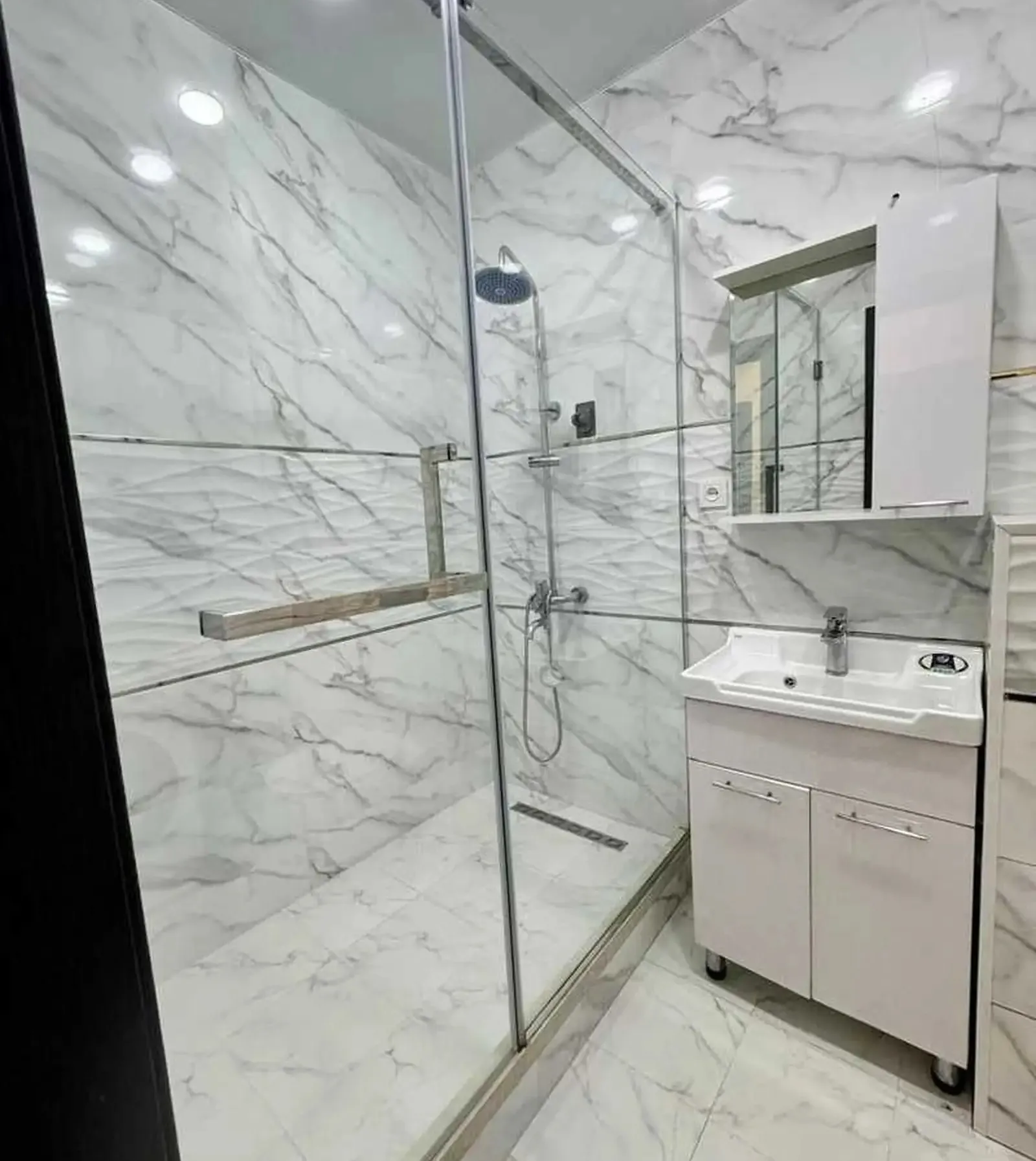 2-комн. квартира, 13 этаж, 60м², Шохмансур