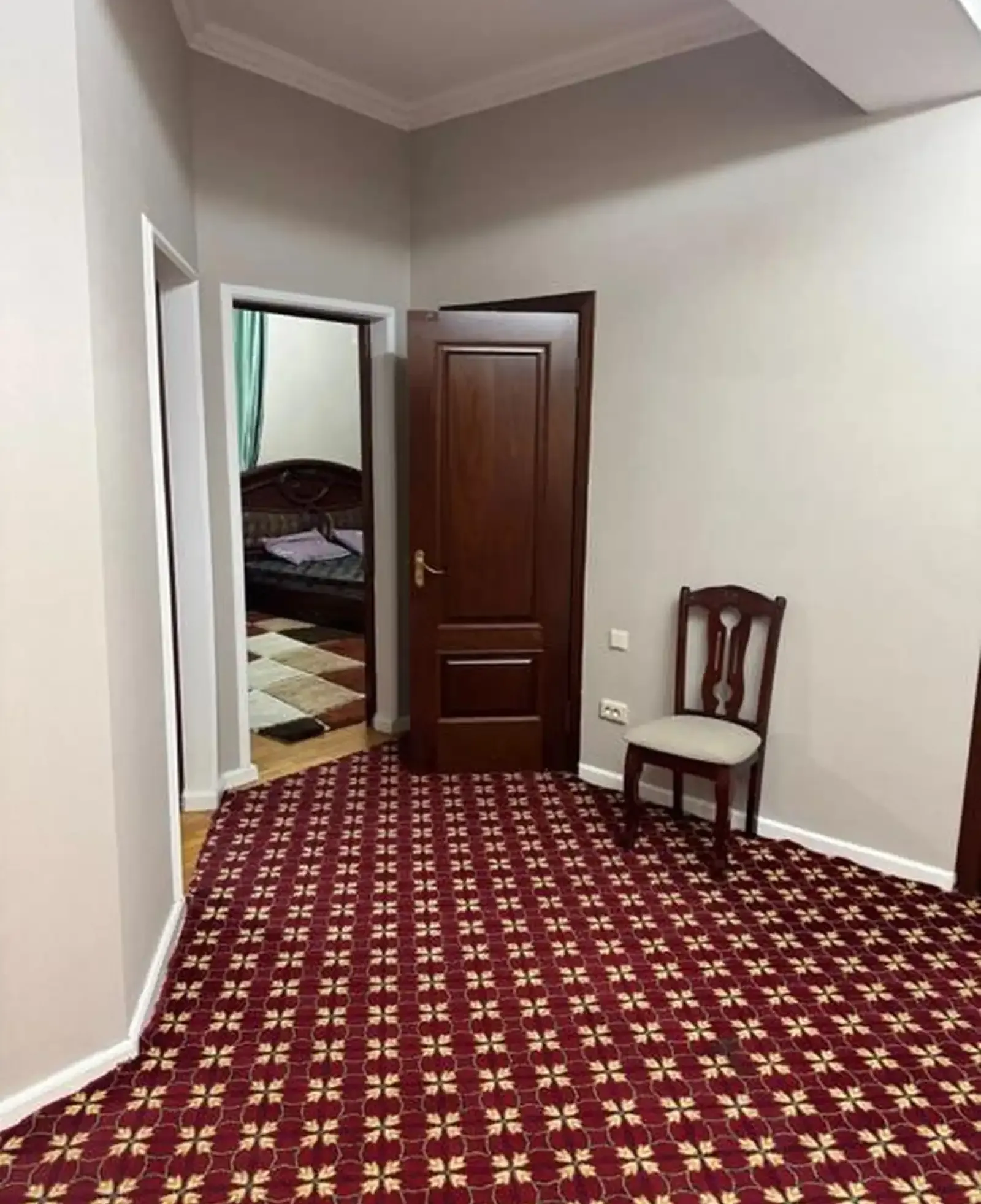 3-комн. квартира, Цокольный этаж, 110м², Шохмансур