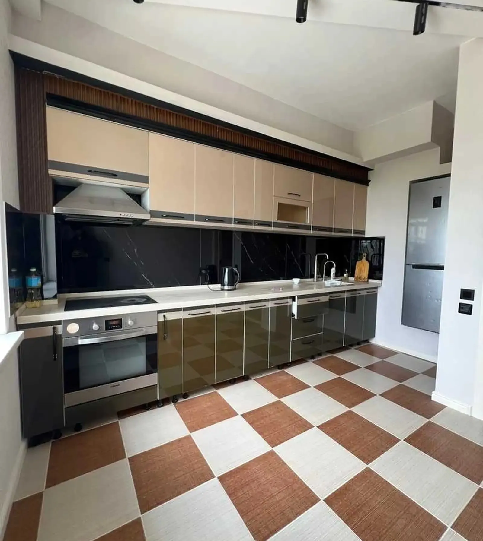 3-комн. квартира, 10 этаж, 100м², Сомони