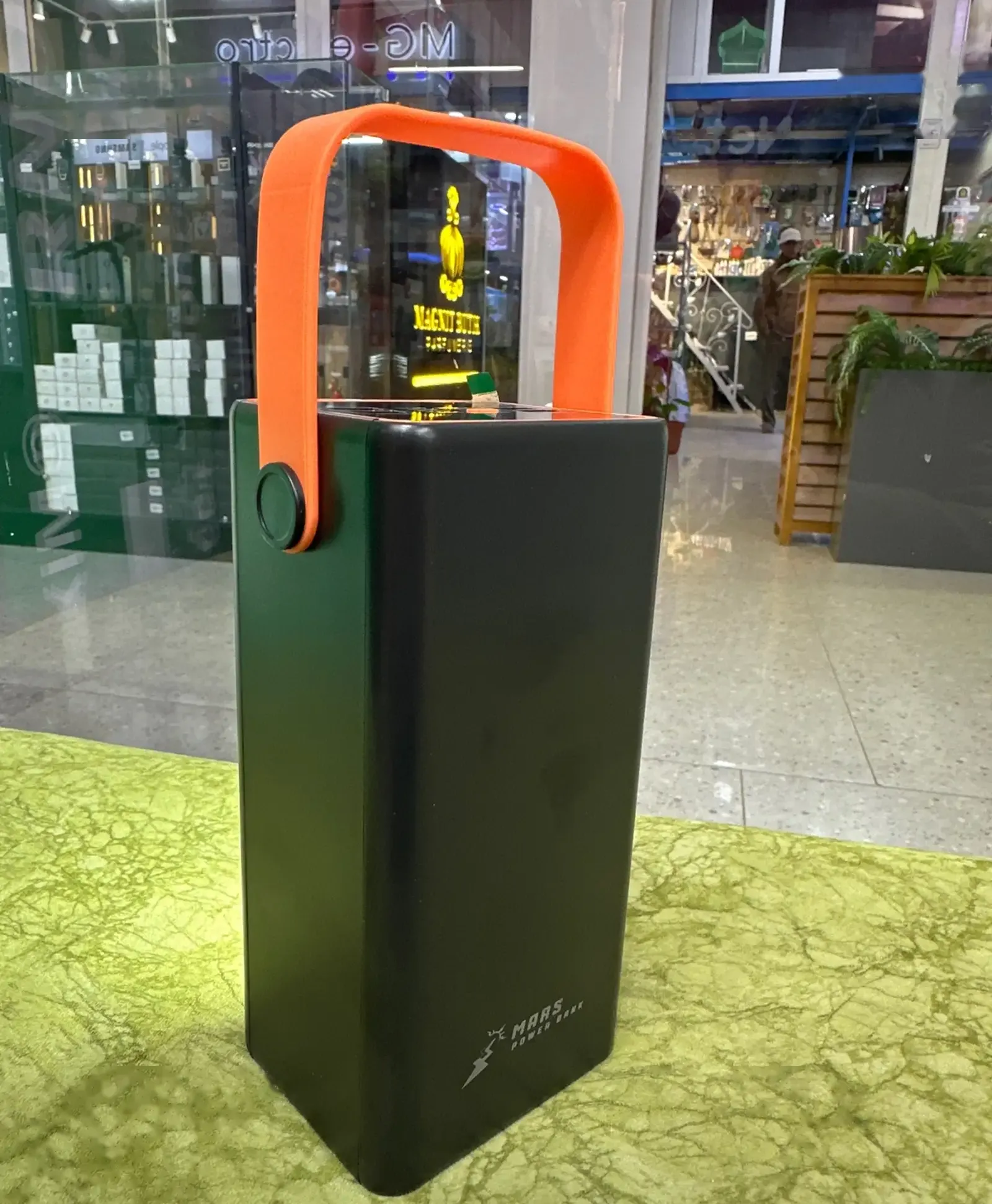 Внешний аккумулятор с фонариком Mars Powerbank 70000 mah
