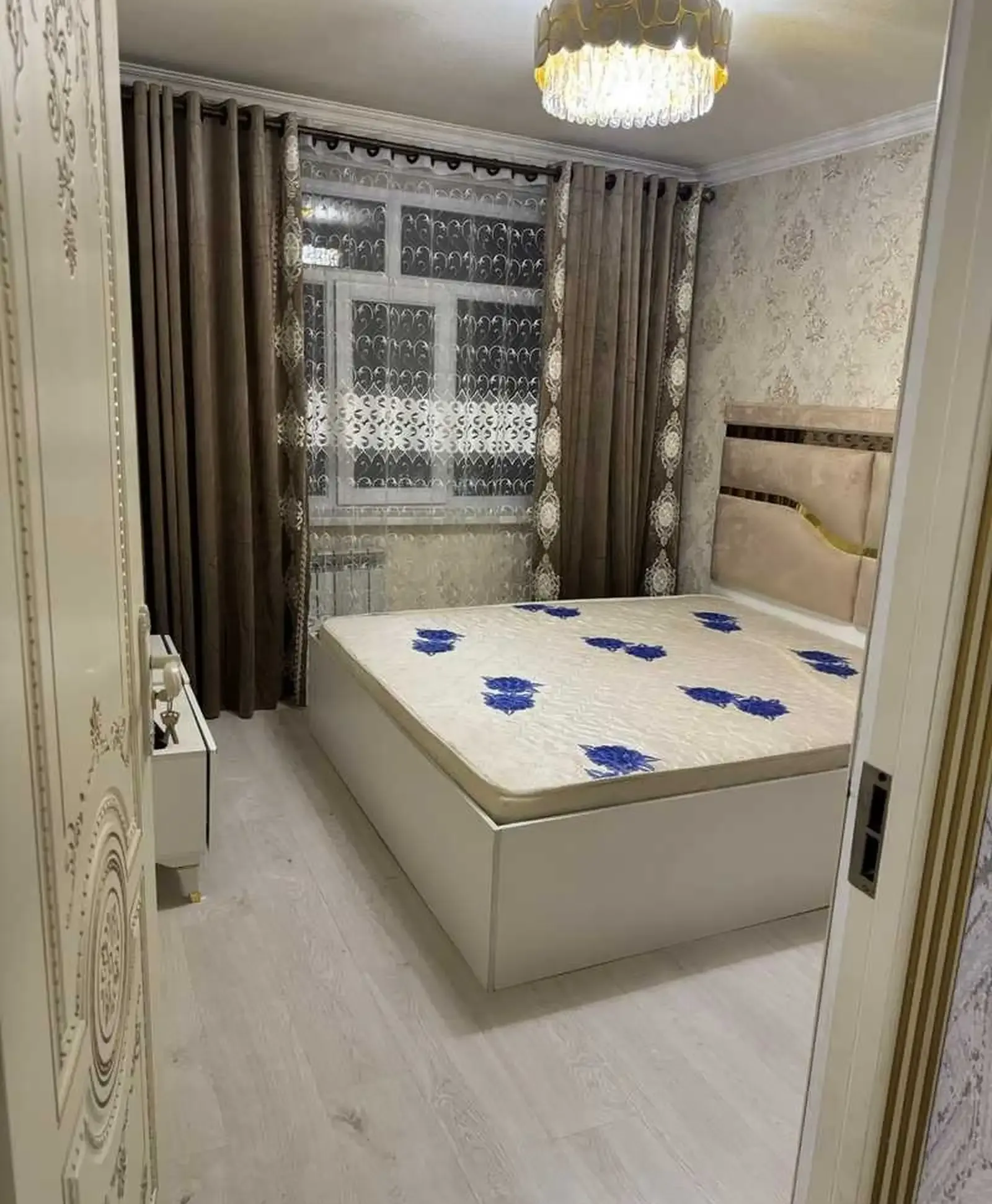 3-комн. квартира, 3 этаж, 72м², наздики Роддоми №3 — Институти забонҳо — бозор — мактаби №89 — фитнес-клуб XFIT — толори UFC