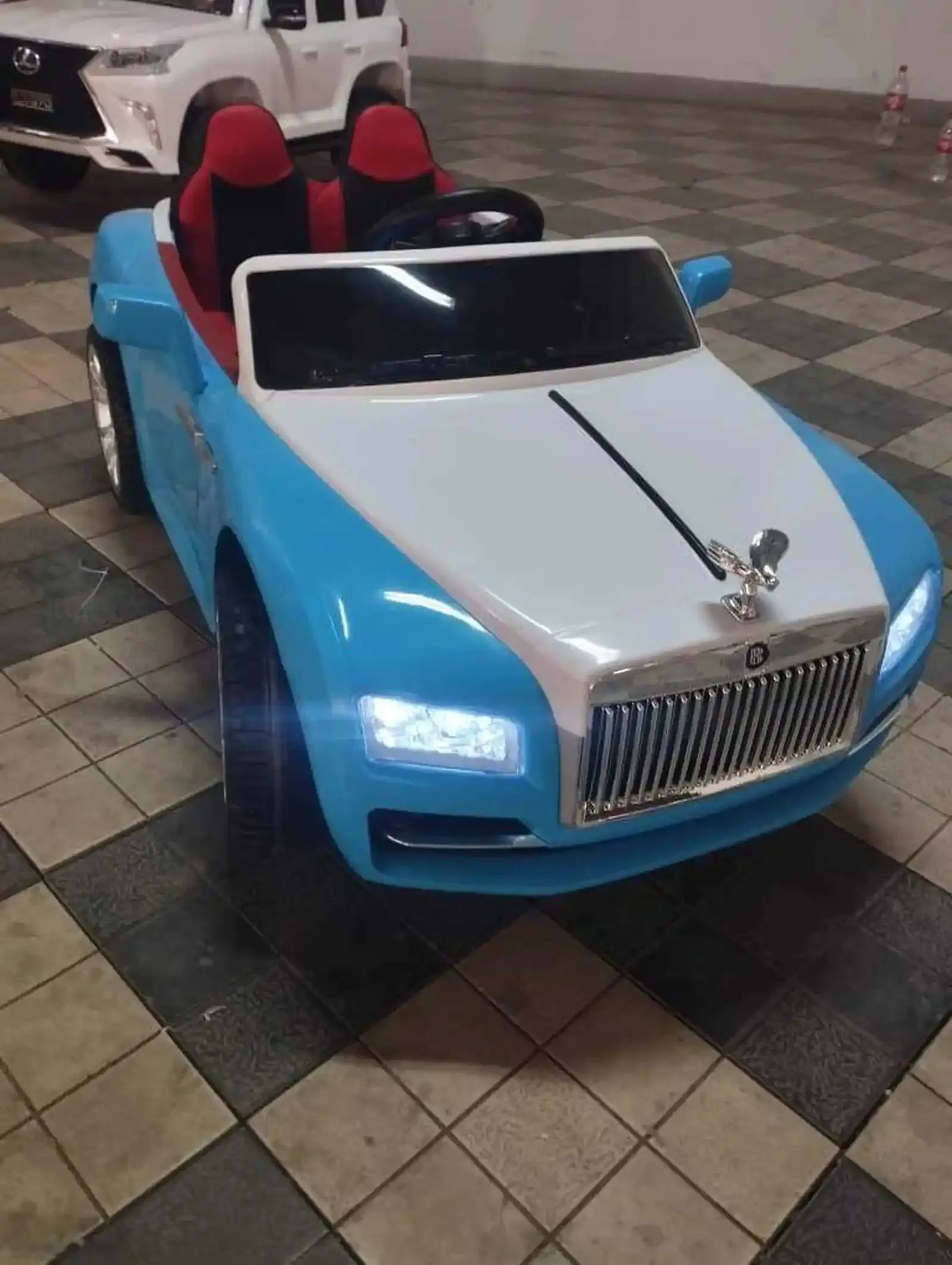 Детский электромобиль