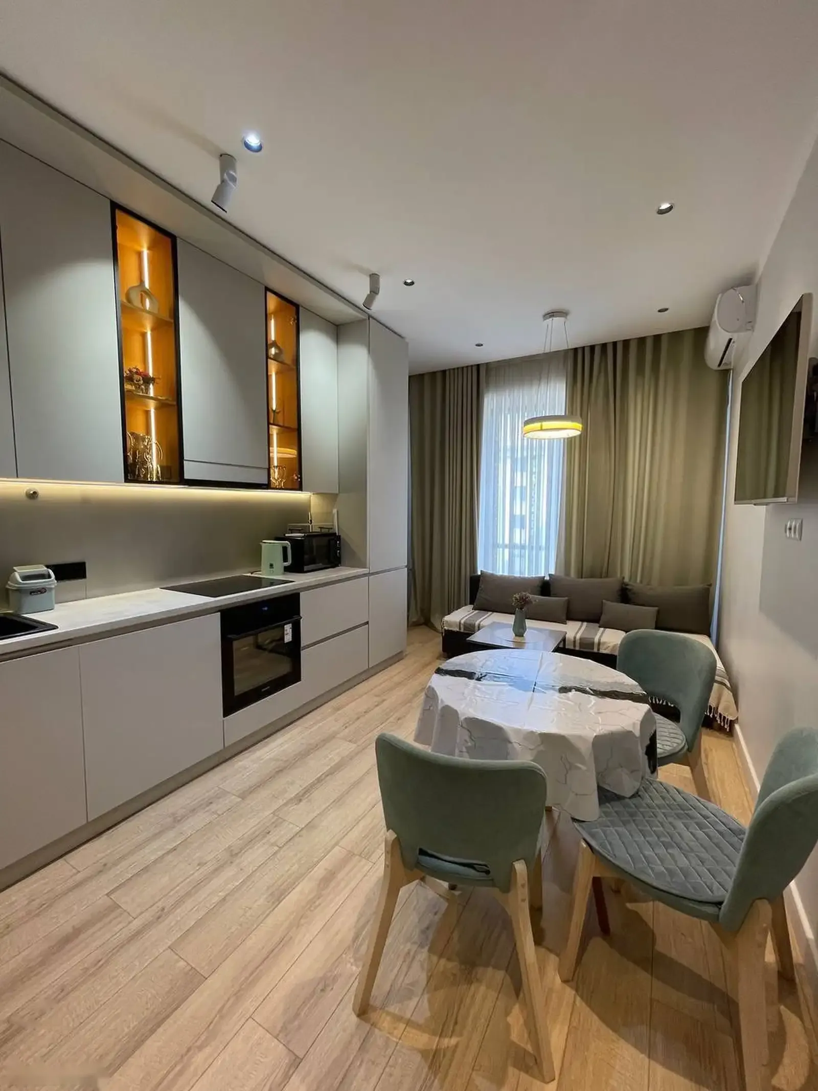 2-комн. квартира, 17 этаж, 73 м², Шохмансур