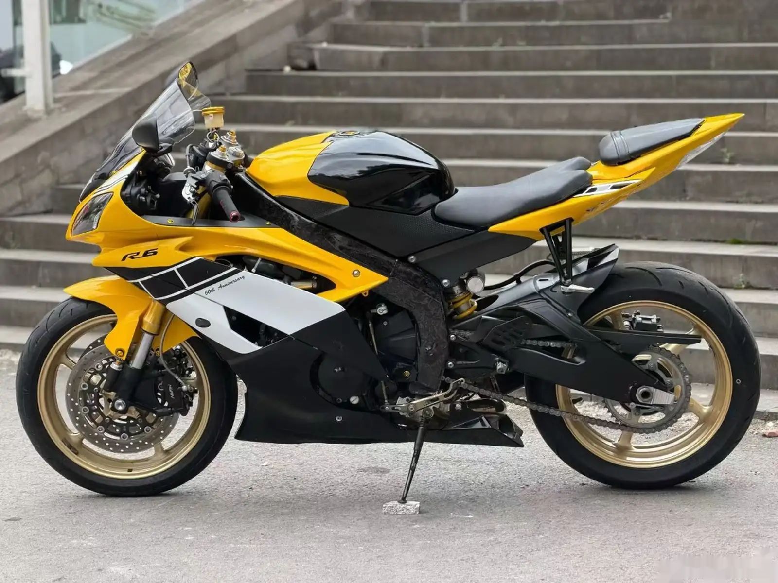 Мотоцикл YAMAHA R