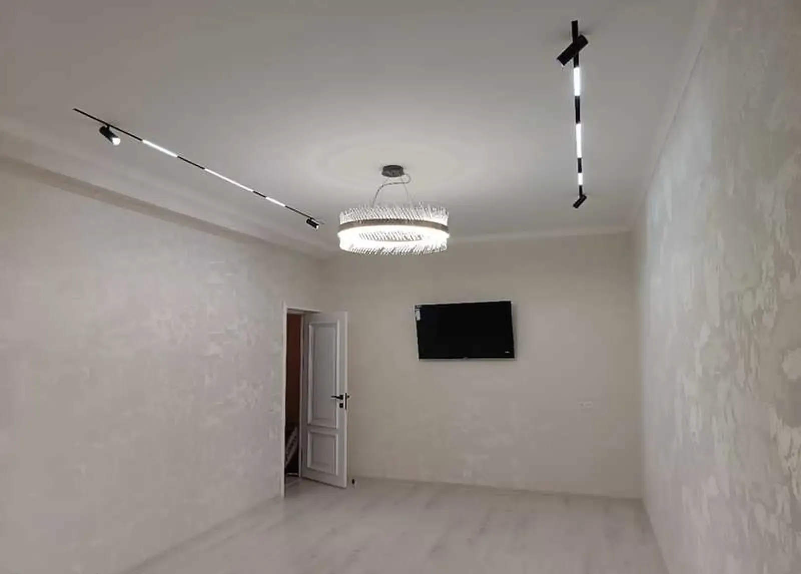 2-комн. квартира, 4 этаж, 65м², 82 мкр назди роҳи калон доми Пайкар