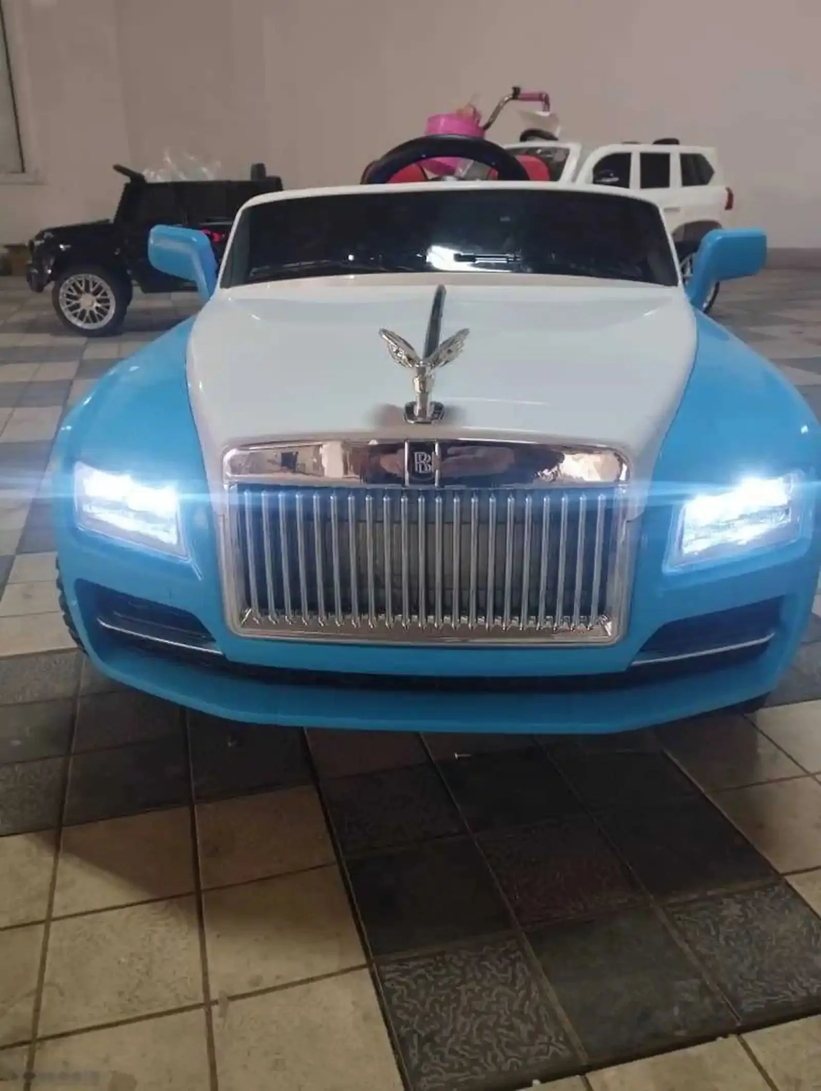 Детский электромобиль