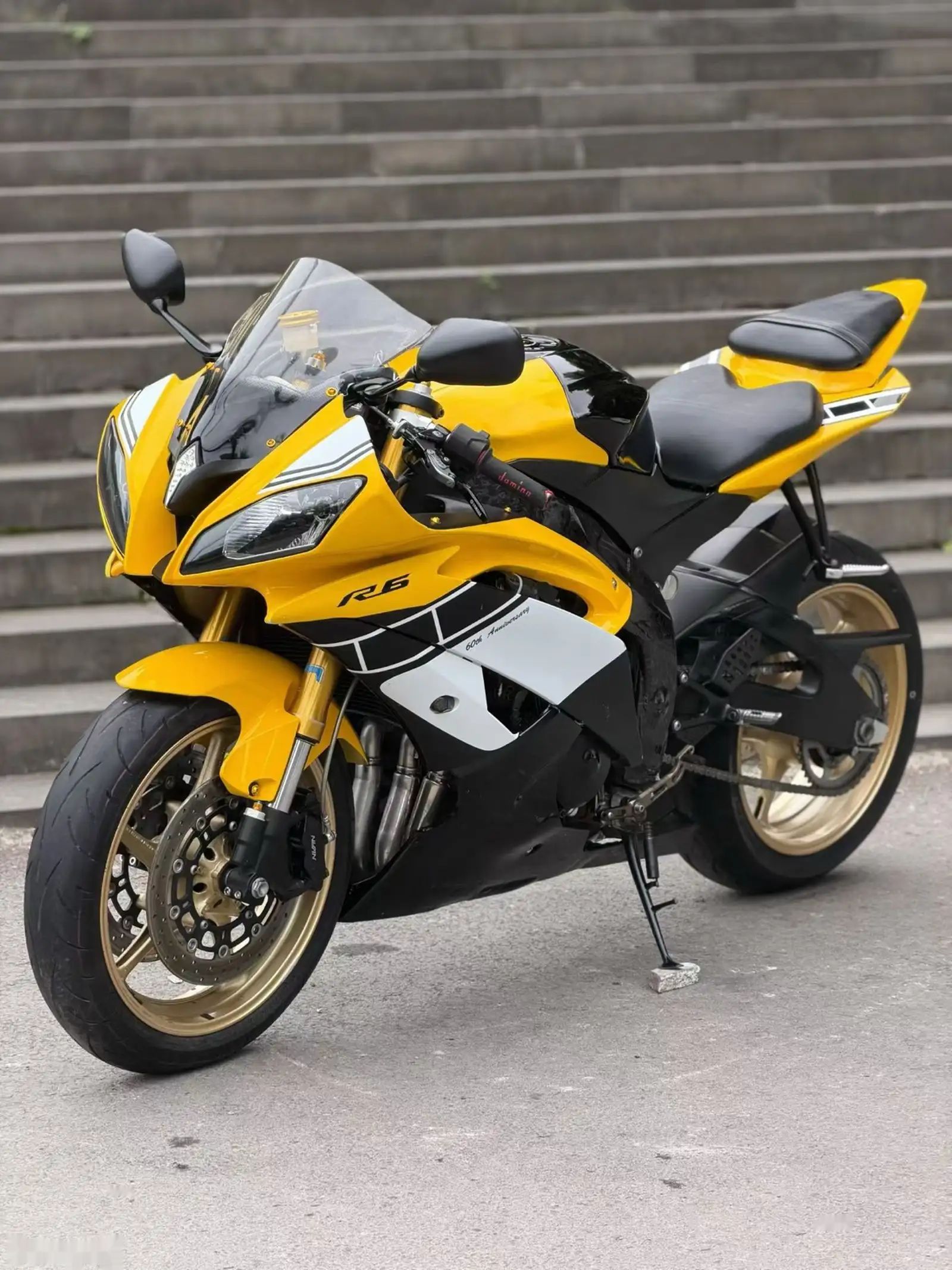Мотоцикл YAMAHA R