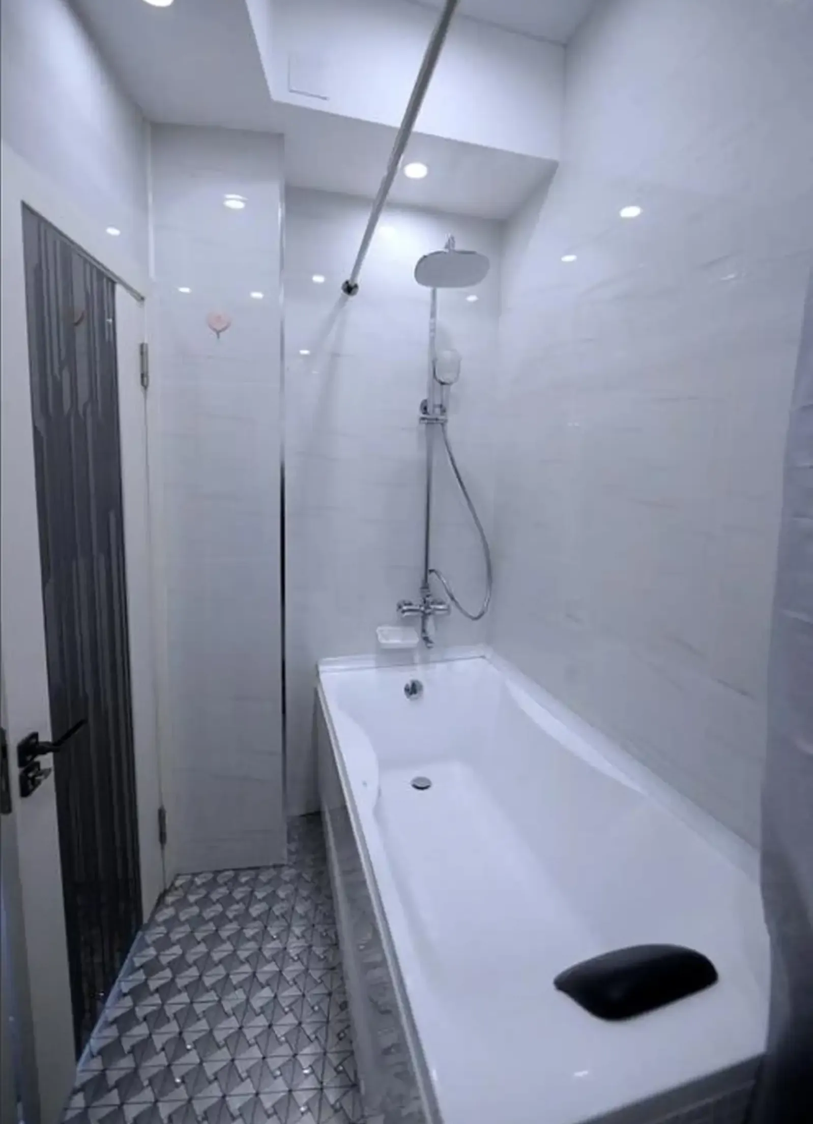 2-комн. квартира, 11 этаж, 77м², Шохмансур