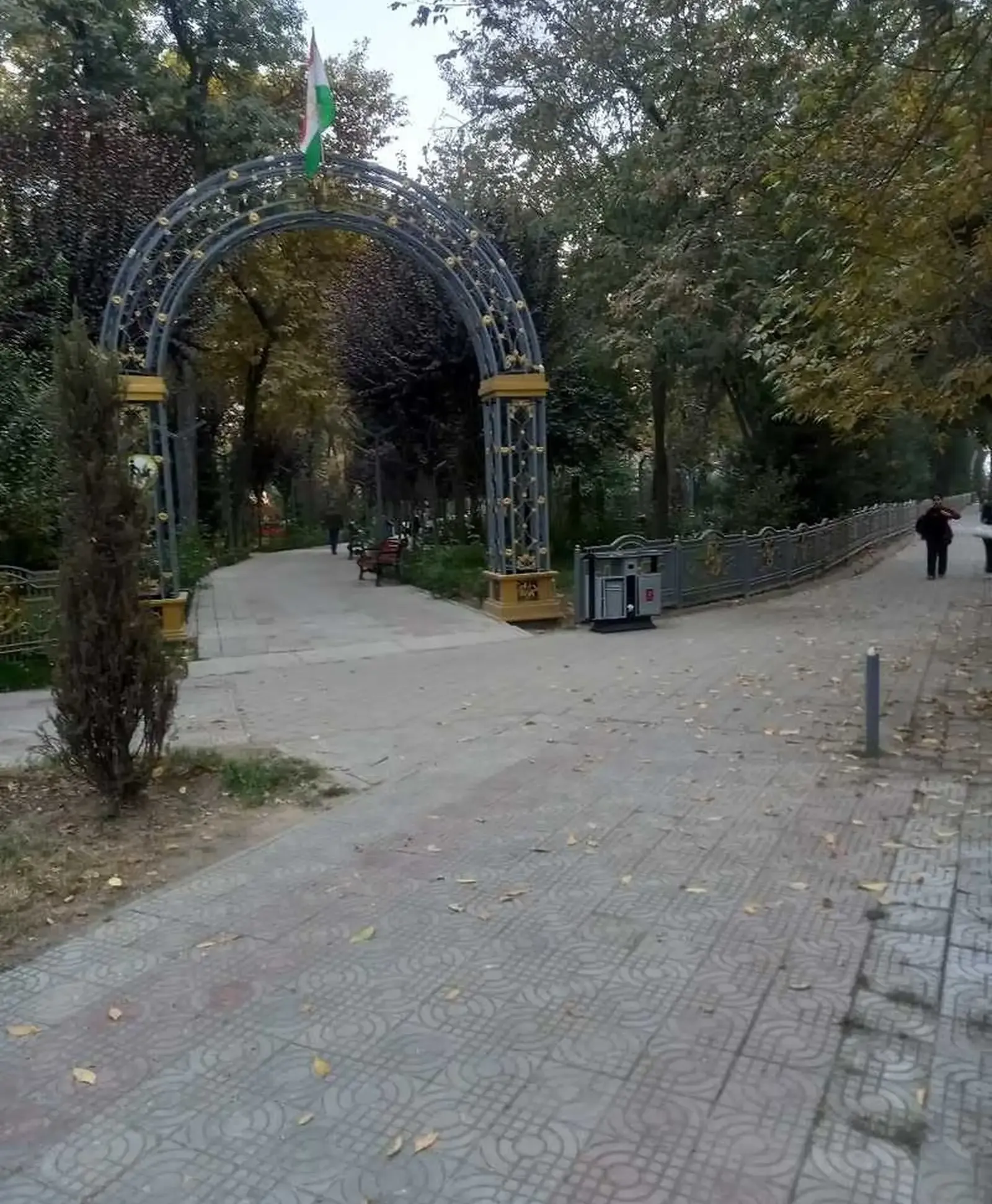 Помещение под магазин / салон, 168м², И Сомонӣ
