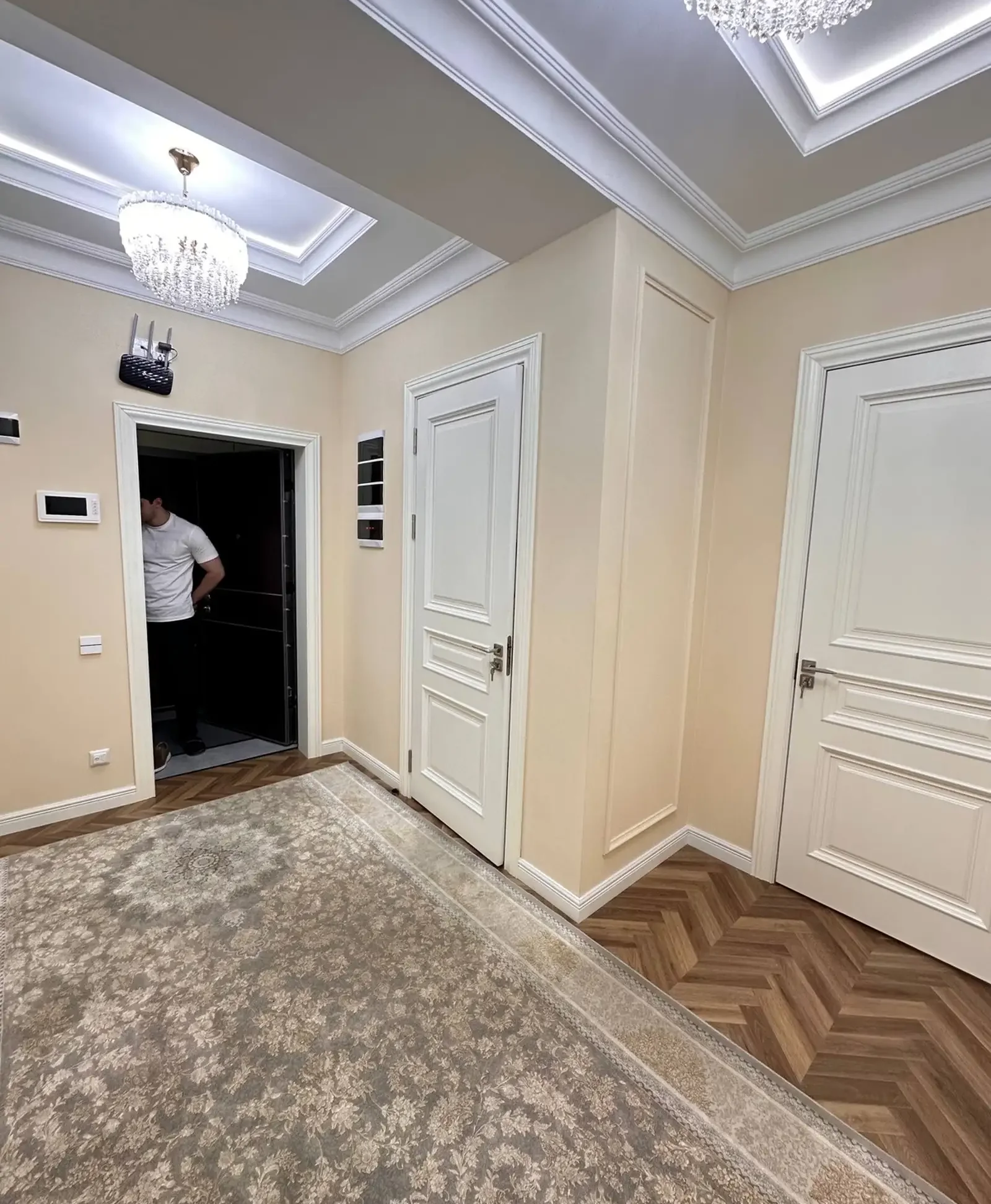 3-комн. квартира, 3 этаж, 102 м², Исмоили Сомони школа 8 (Дом Баракат)